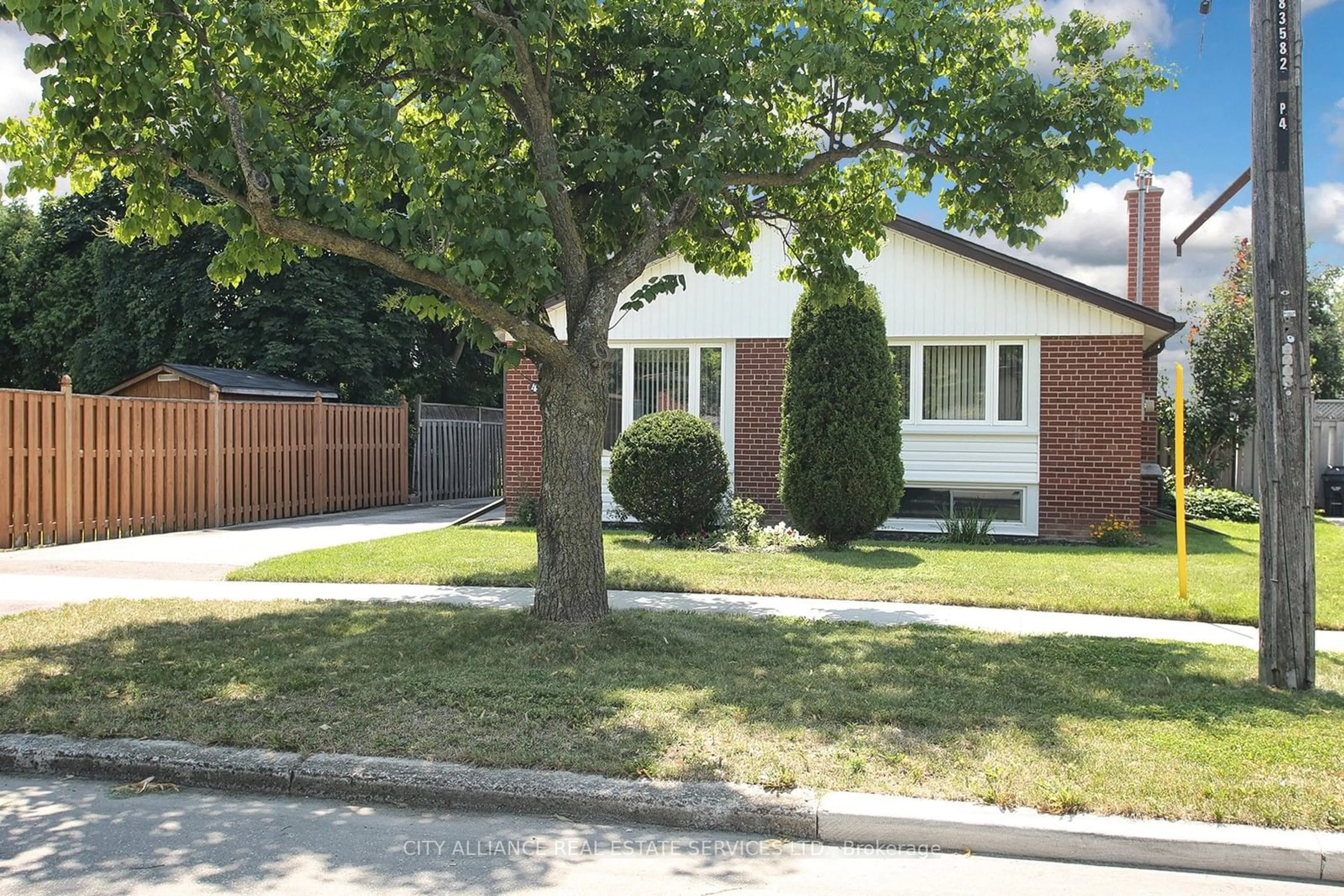 Frontside or backside of a home for 4 Ben Nevis Dr, Toronto Ontario M1H 1M7