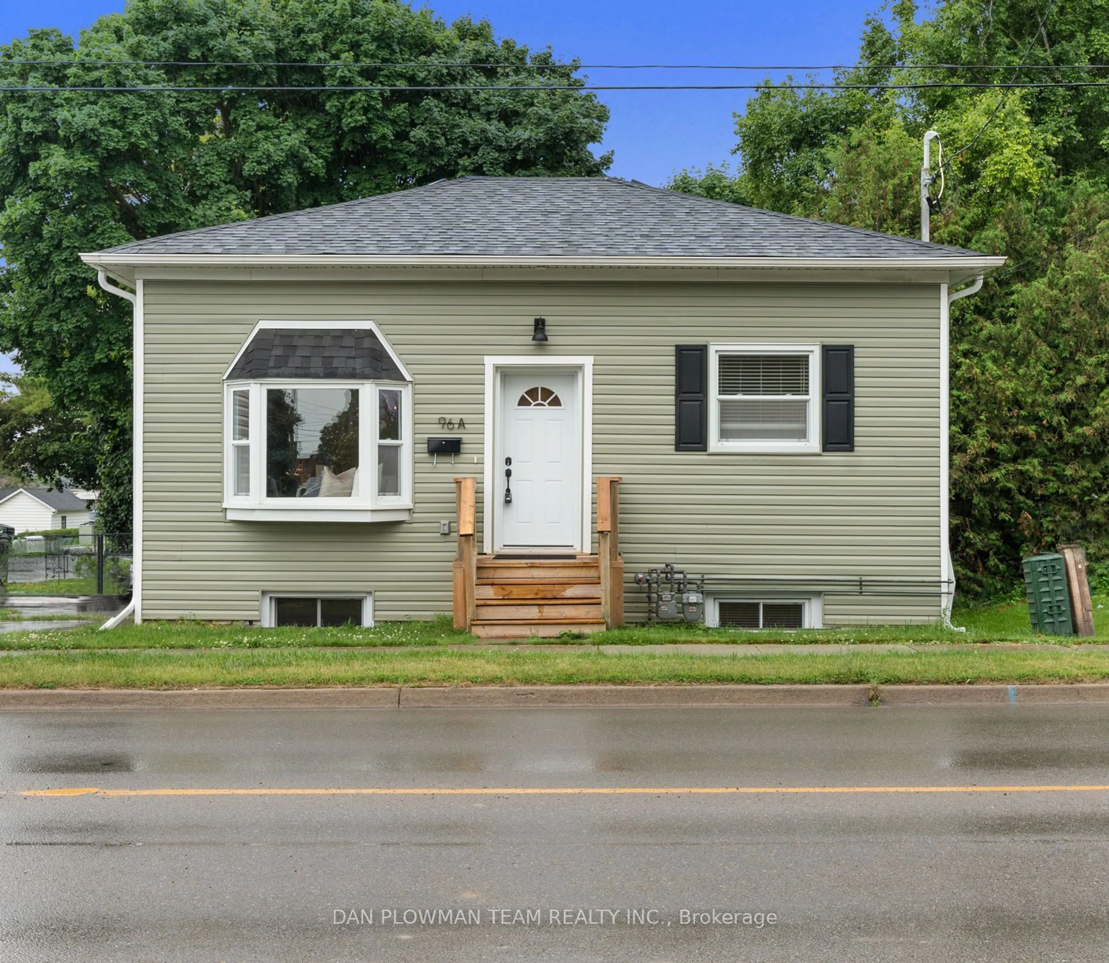 Frontside or backside of a home for 96 Ontario St, Clarington Ontario L1C 2T1