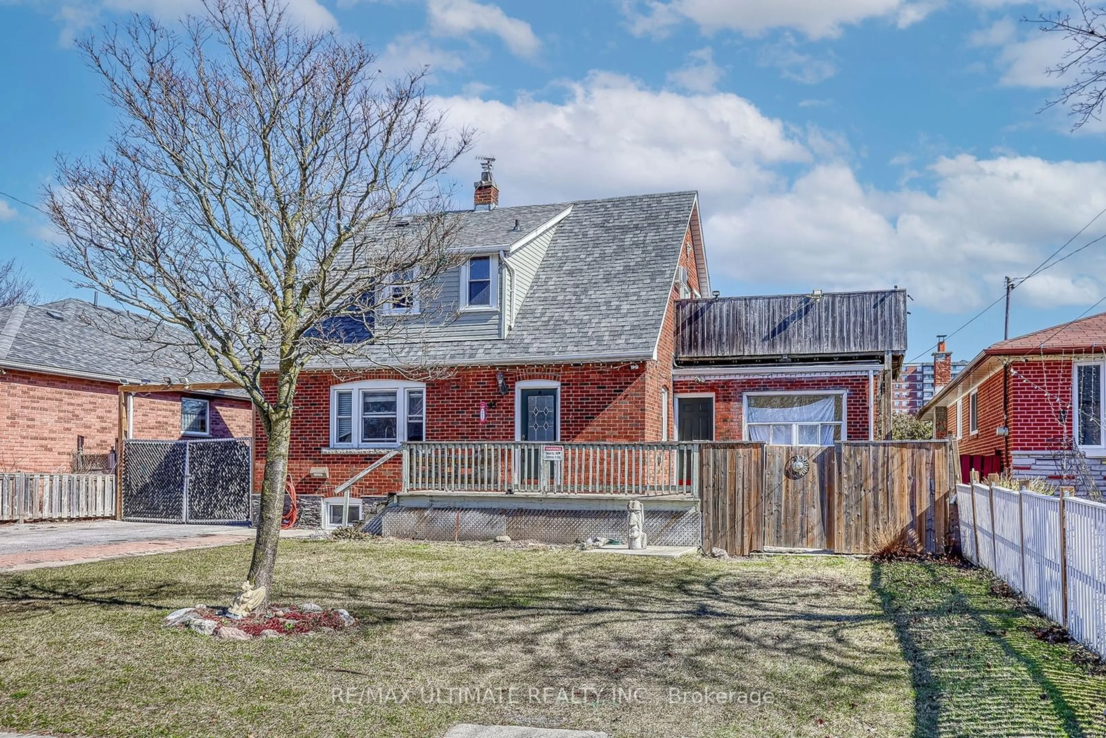 Cottage for 45 Rodda Blvd, Toronto Ontario M1E 2Z7