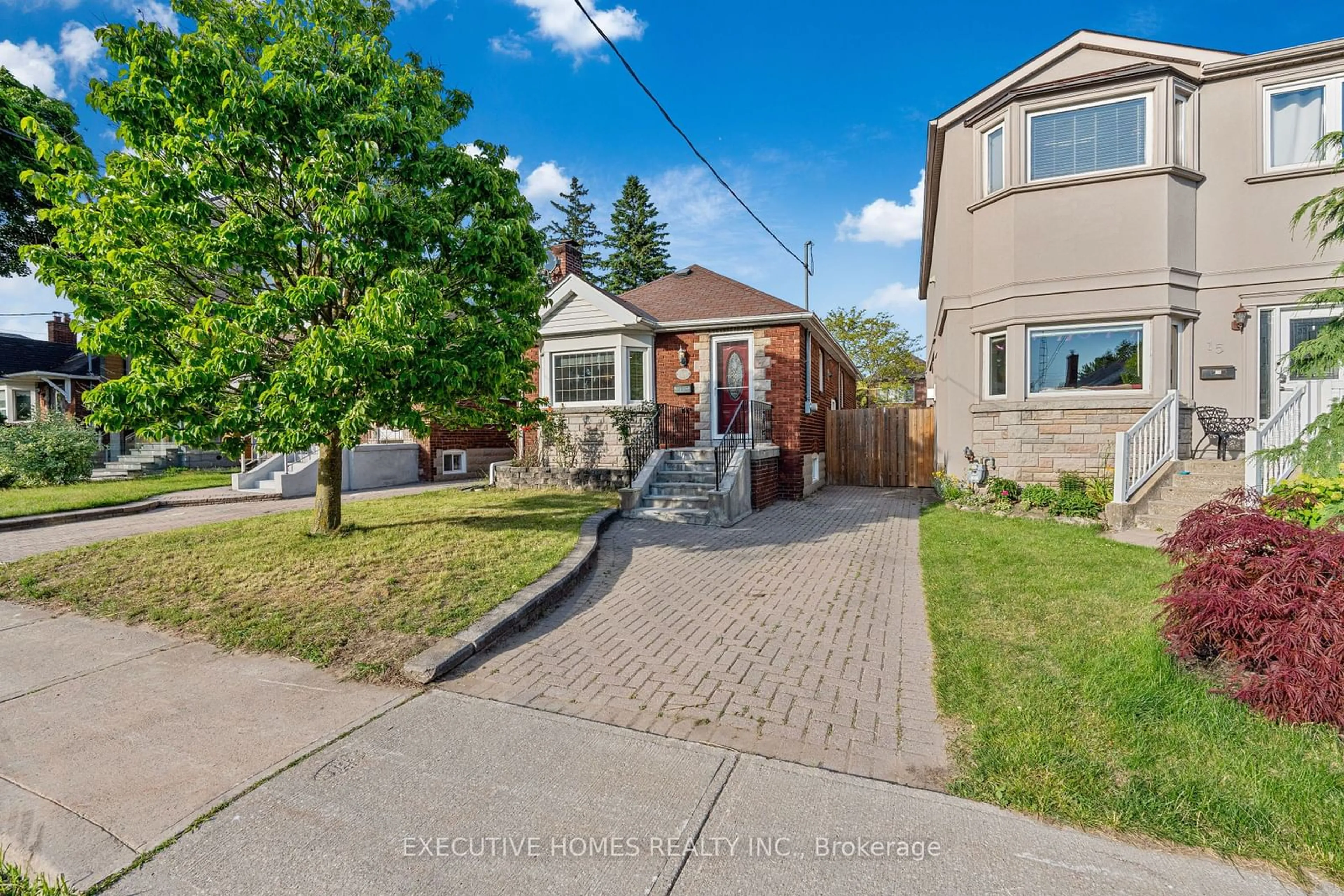 Frontside or backside of a home for 17 Crestland Ave, Toronto Ontario M4C 3K9