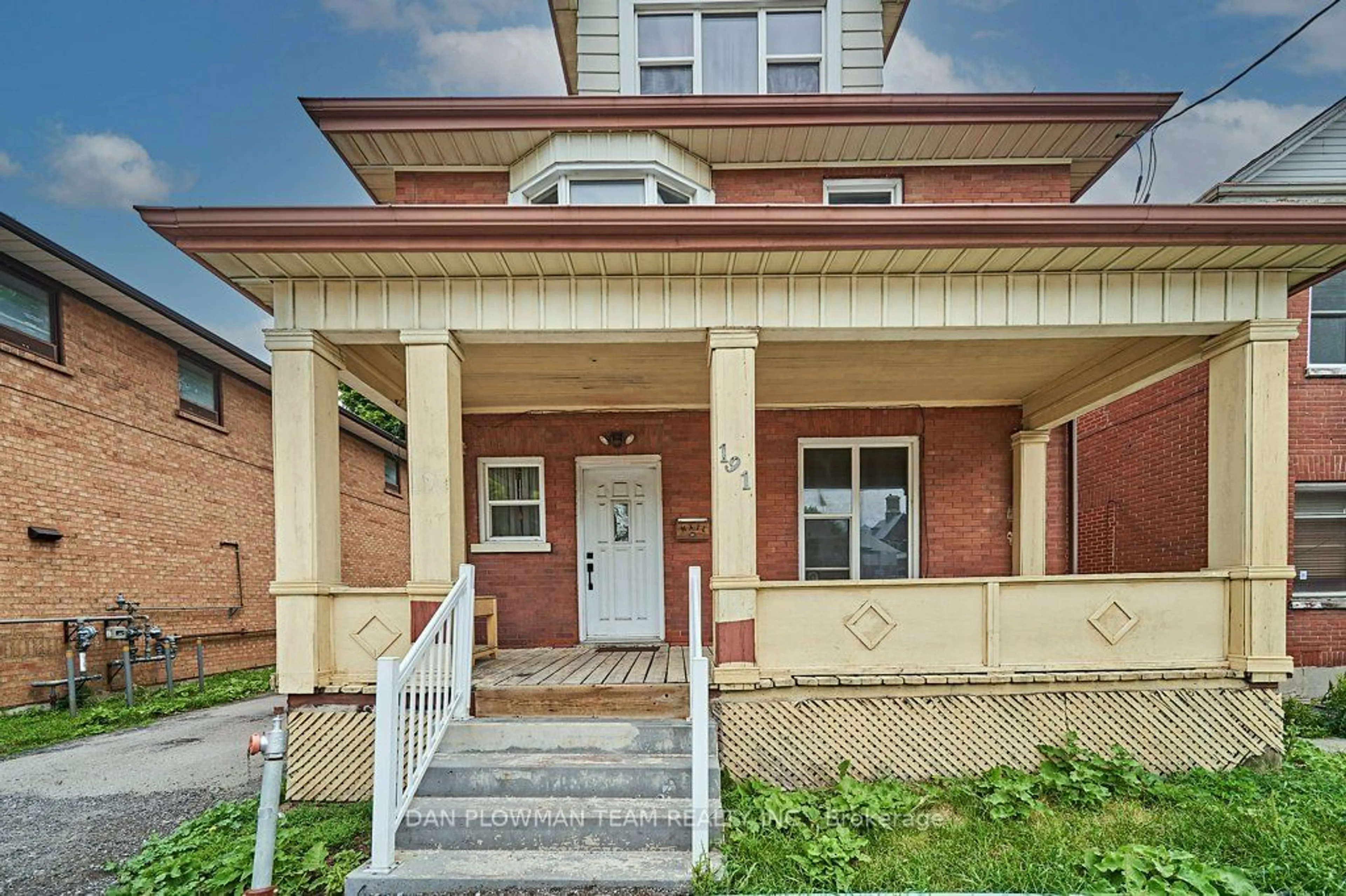 Home with brick exterior material for 191 Simcoe St, Oshawa Ontario L1H 4H2