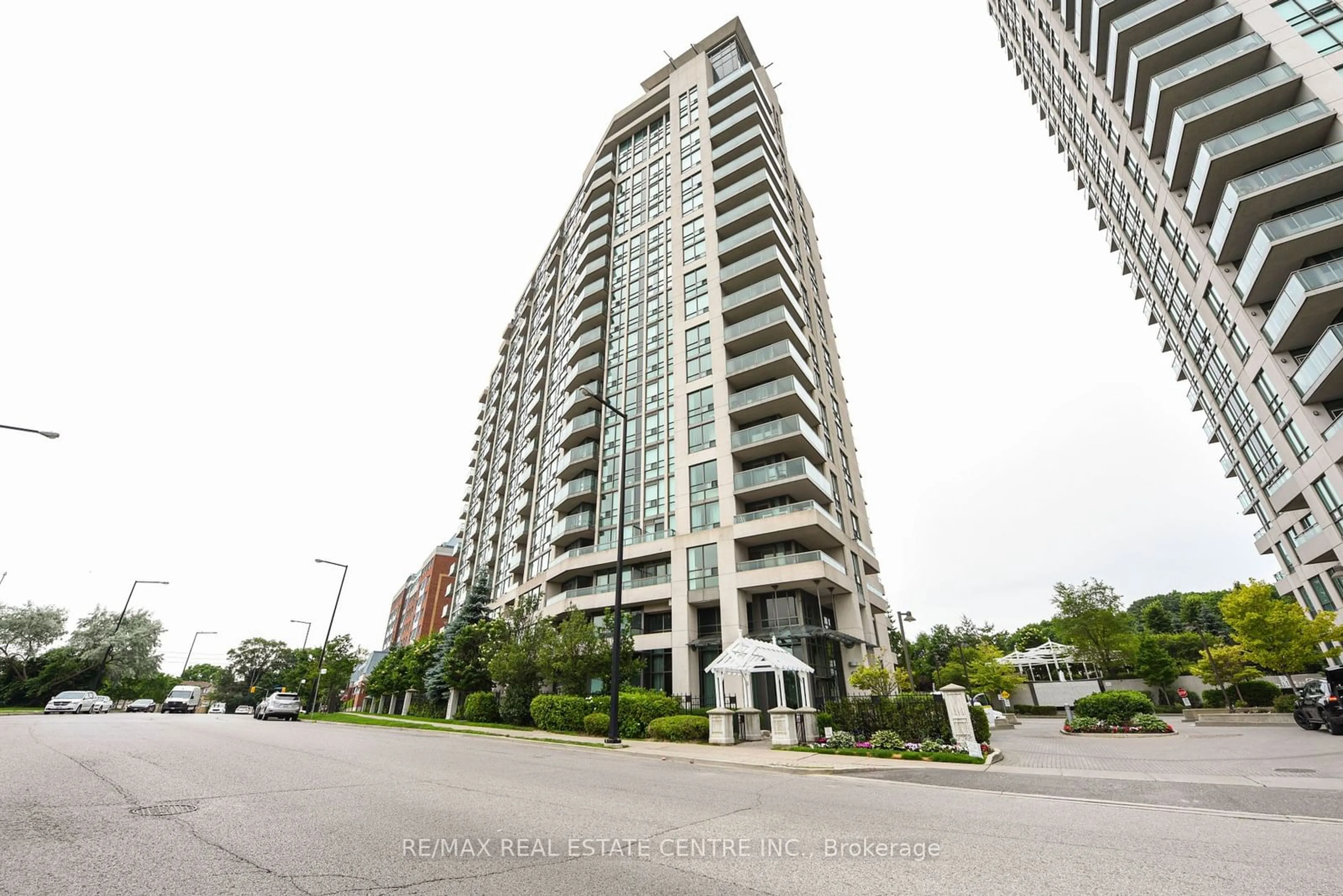 A pic from exterior of the house or condo for 68 Grangeway Ave #1816, Toronto Ontario M1H 0A1
