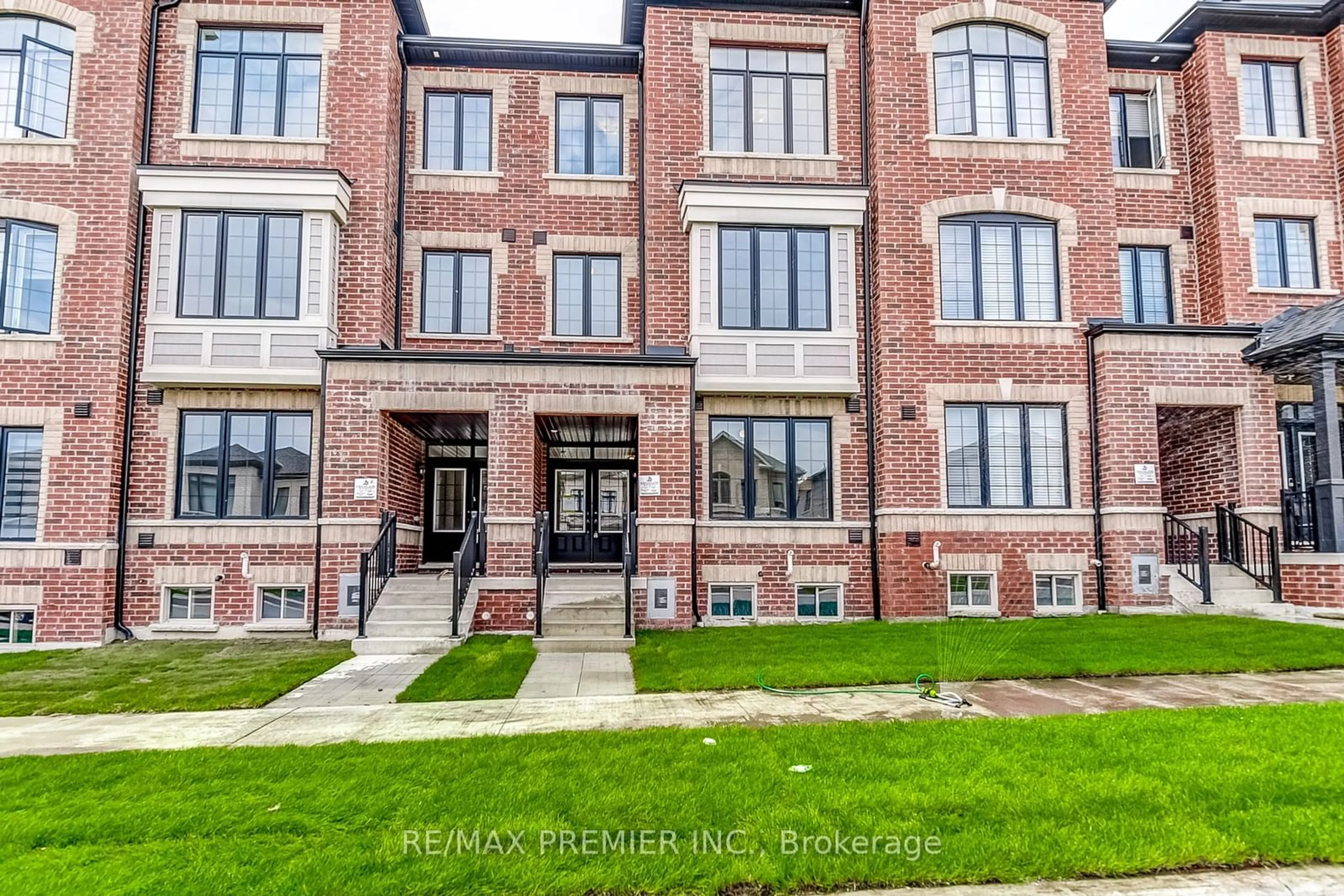 A pic from exterior of the house or condo for 2648 Delphinium Tr, Pickering Ontario L1X 0M1
