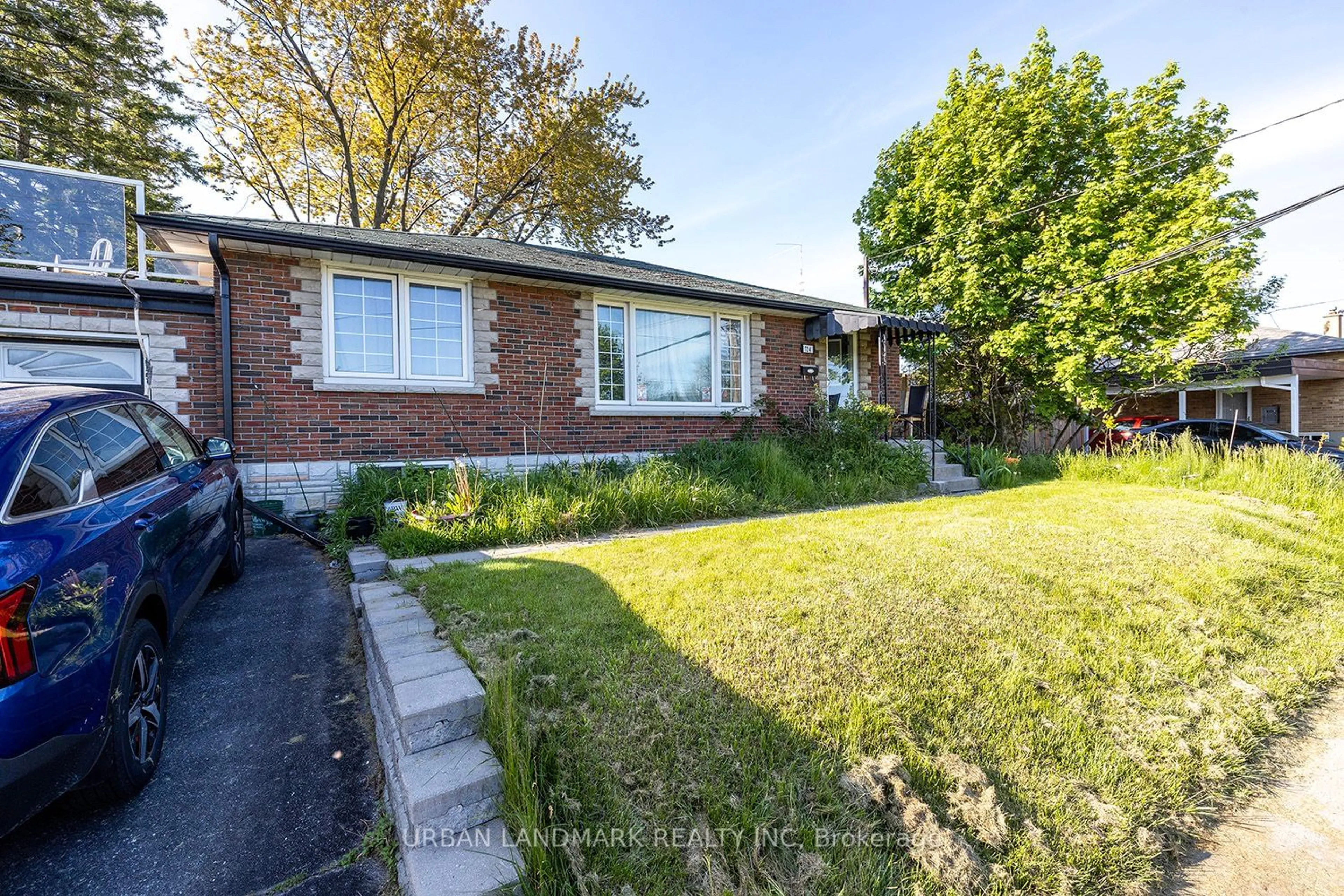 Frontside or backside of a home for 724 Phillip Murray Ave, Oshawa Ontario L1J 1J3