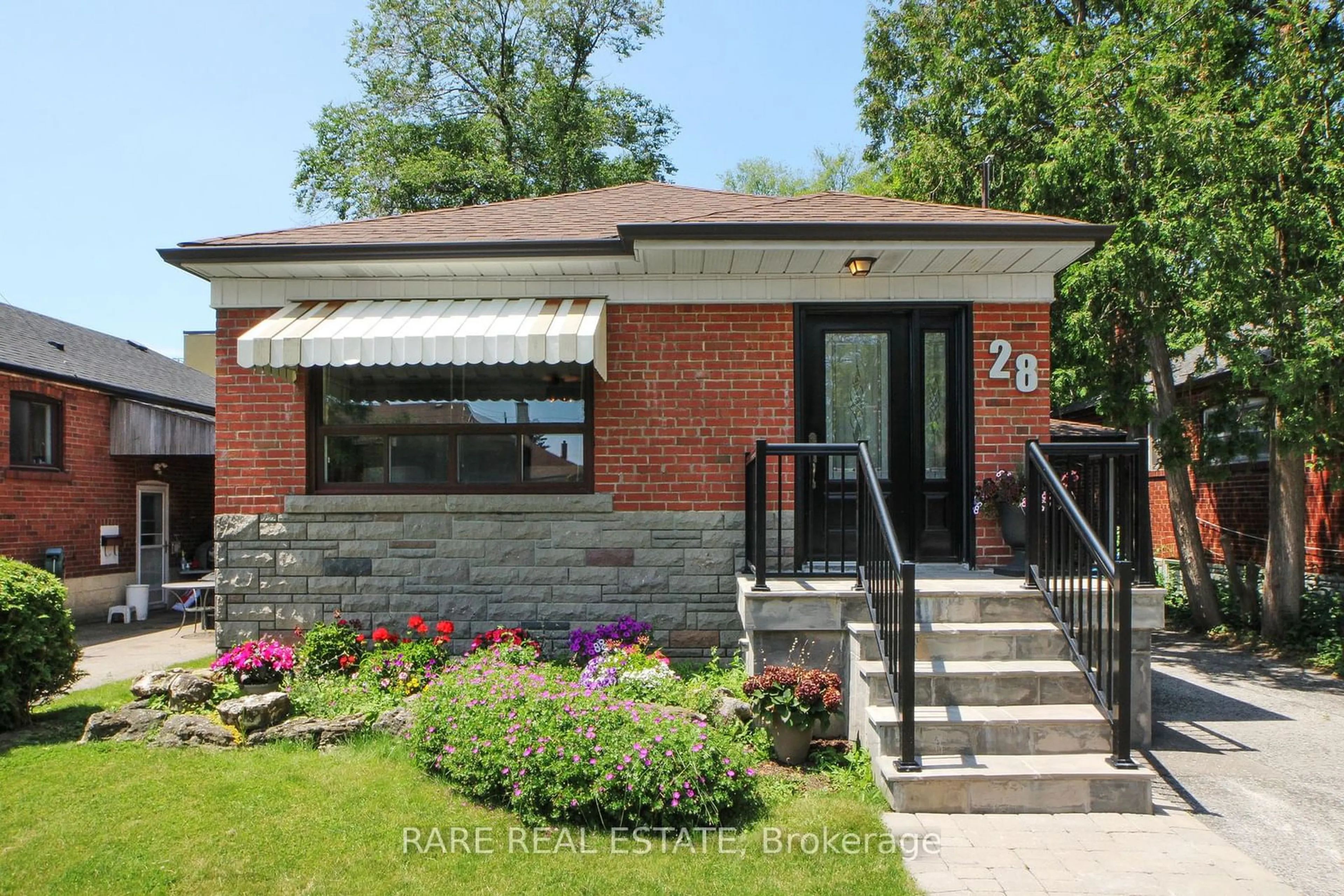 Home with brick exterior material for 28 Burnley Ave, Toronto Ontario M1R 2M4