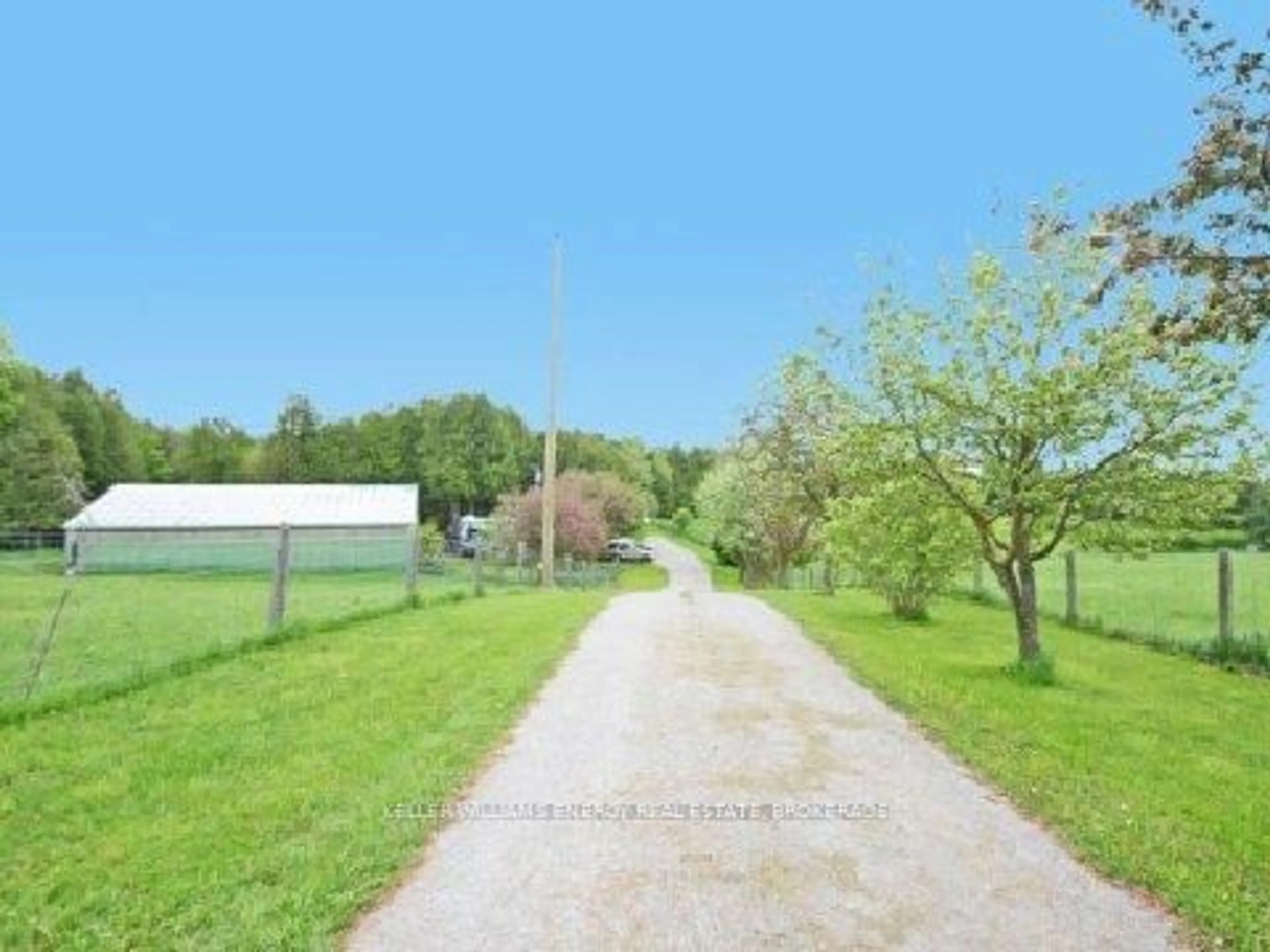 Fenced yard for 5115 Westney Rd, Pickering Ontario L1Y 1A1