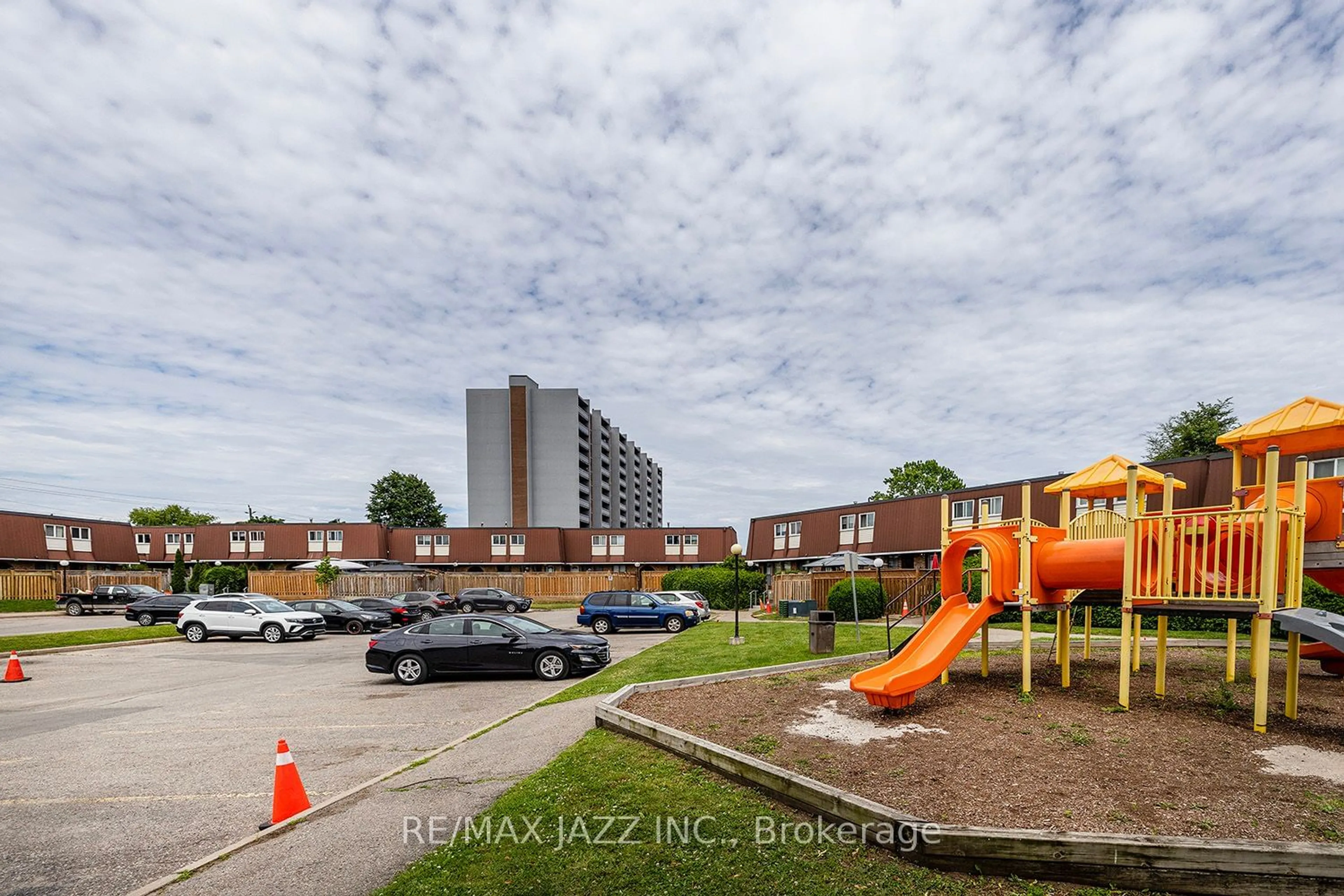 A pic from exterior of the house or condo for 1333 Mary St #70, Oshawa Ontario L1G 6Z3