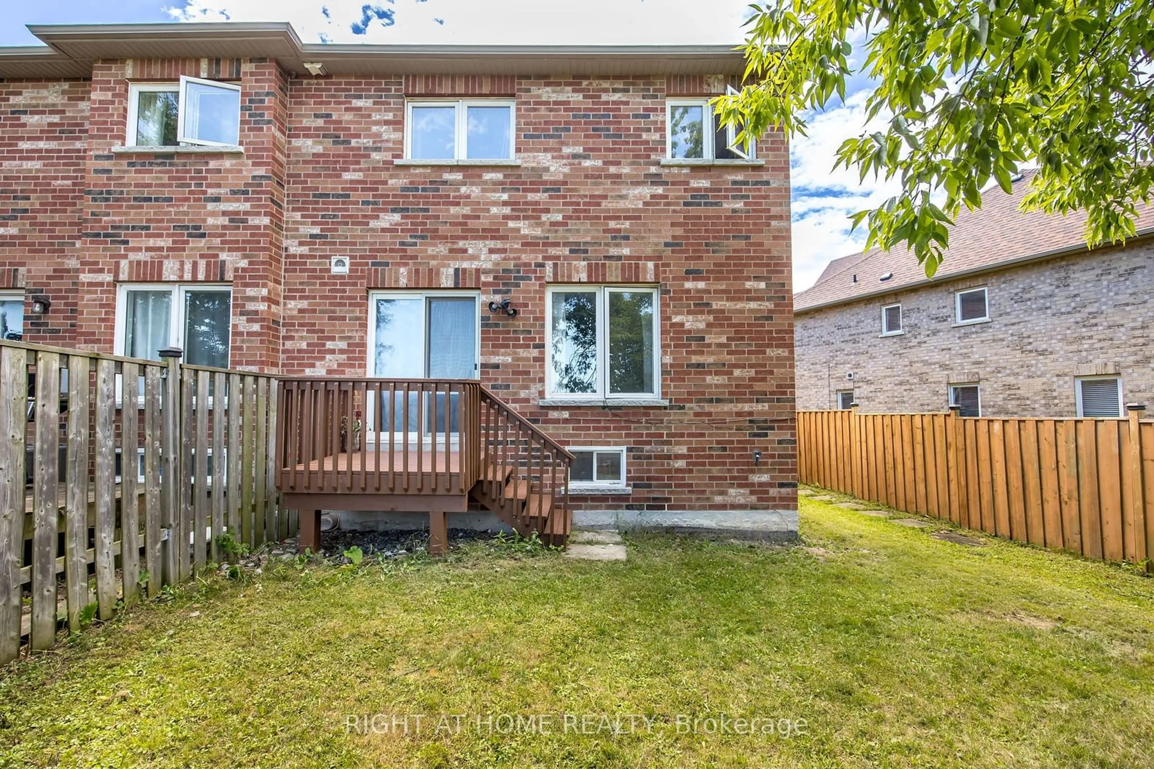 A pic from exterior of the house or condo for 123 Whitefoot Cres, Ajax Ontario L1Z 2E3