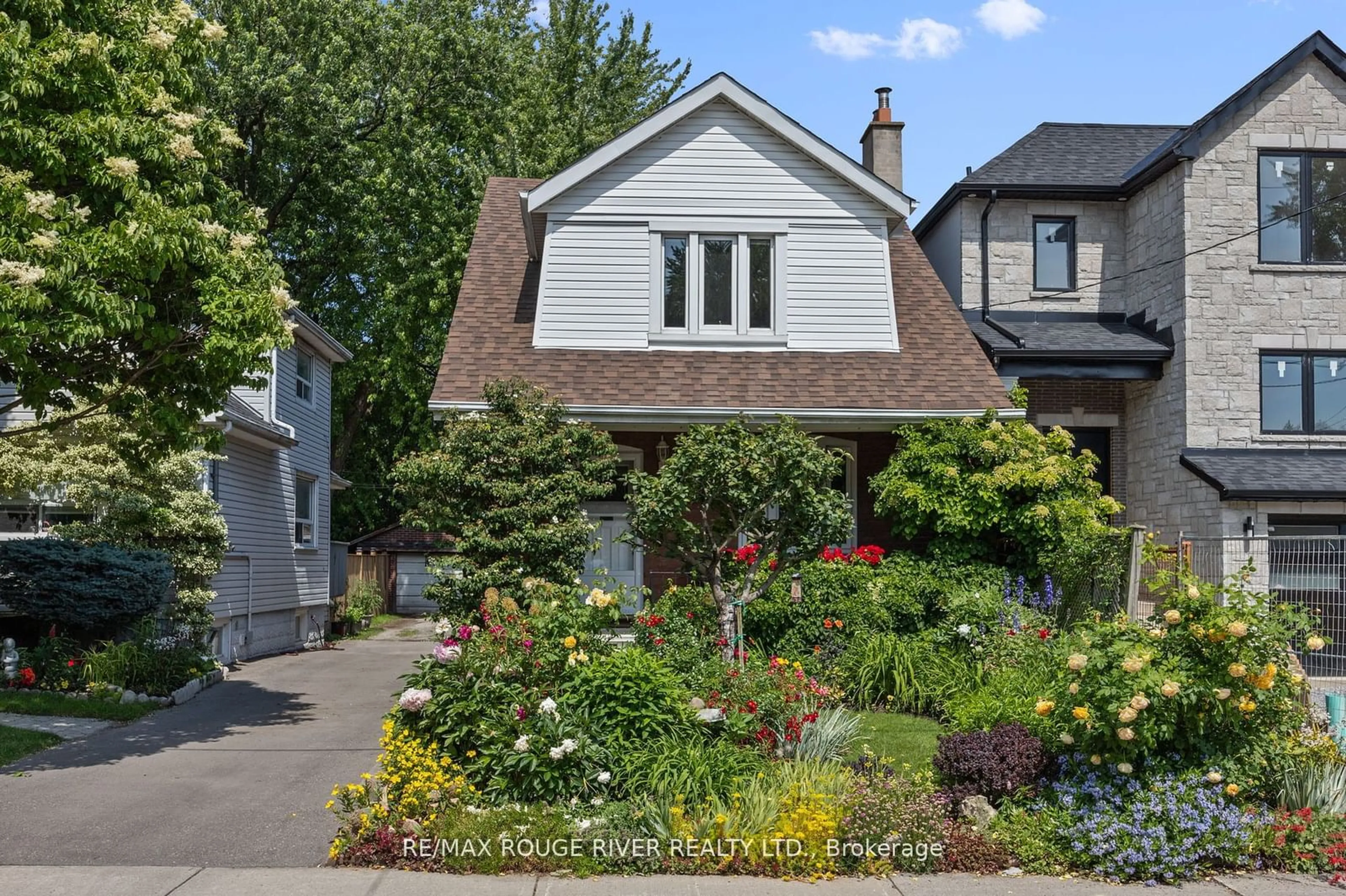 Cottage for 101 South Edgely Ave, Toronto Ontario M1N 3L2