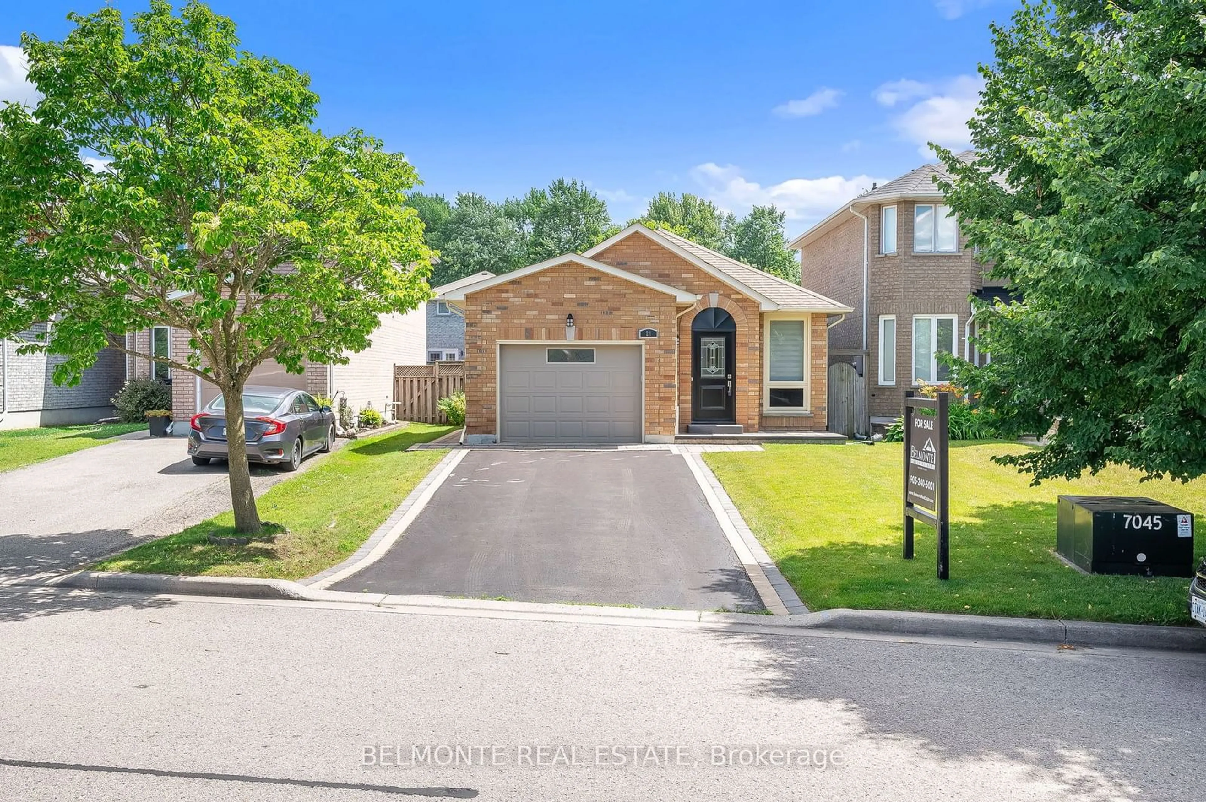 Frontside or backside of a home for 21 Caleche Ave, Clarington Ontario L1E 3A3