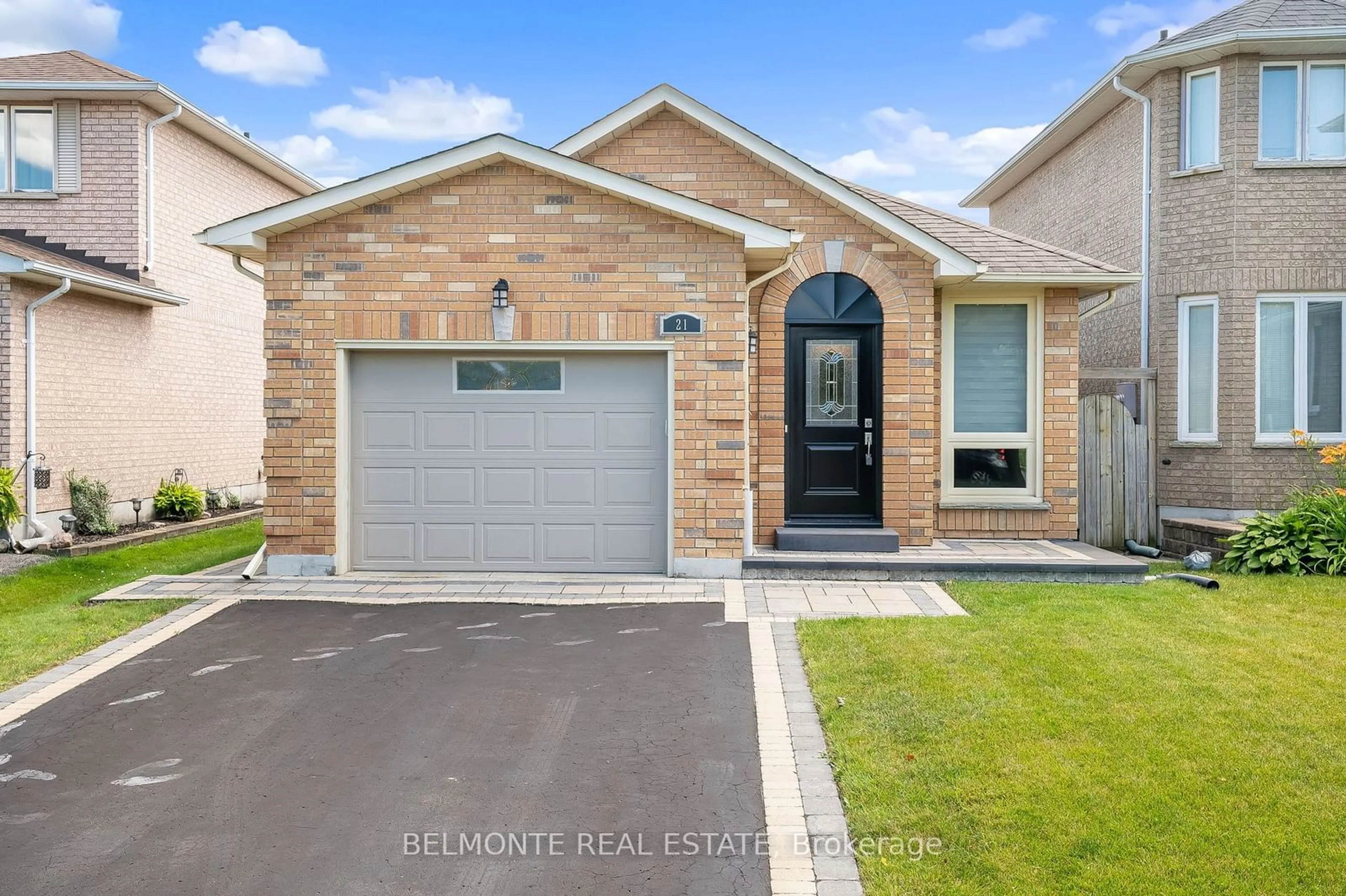 Frontside or backside of a home for 21 Caleche Ave, Clarington Ontario L1E 3A3