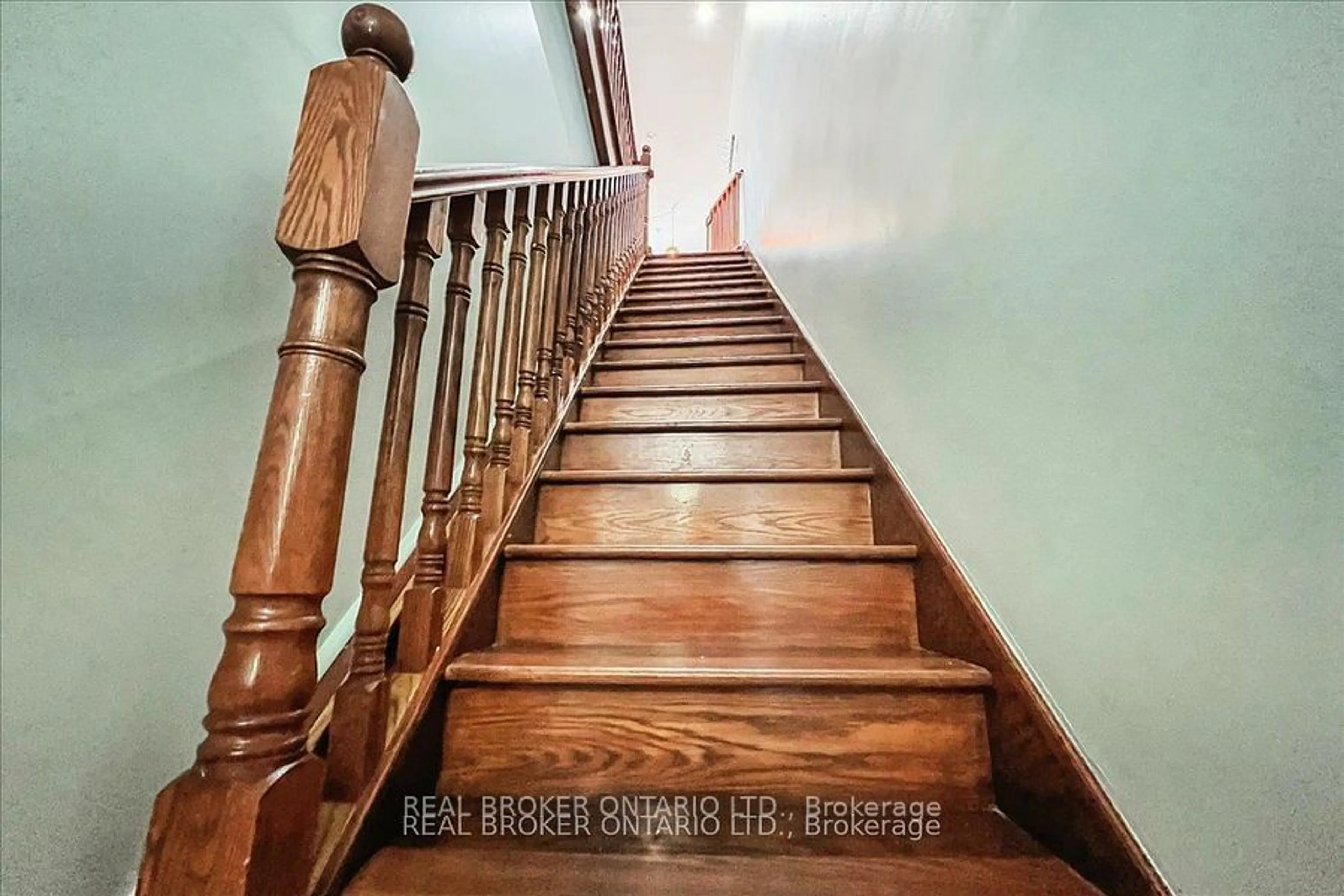 Stairs for 134 Jones Ave, Toronto Ontario M4M 3A1
