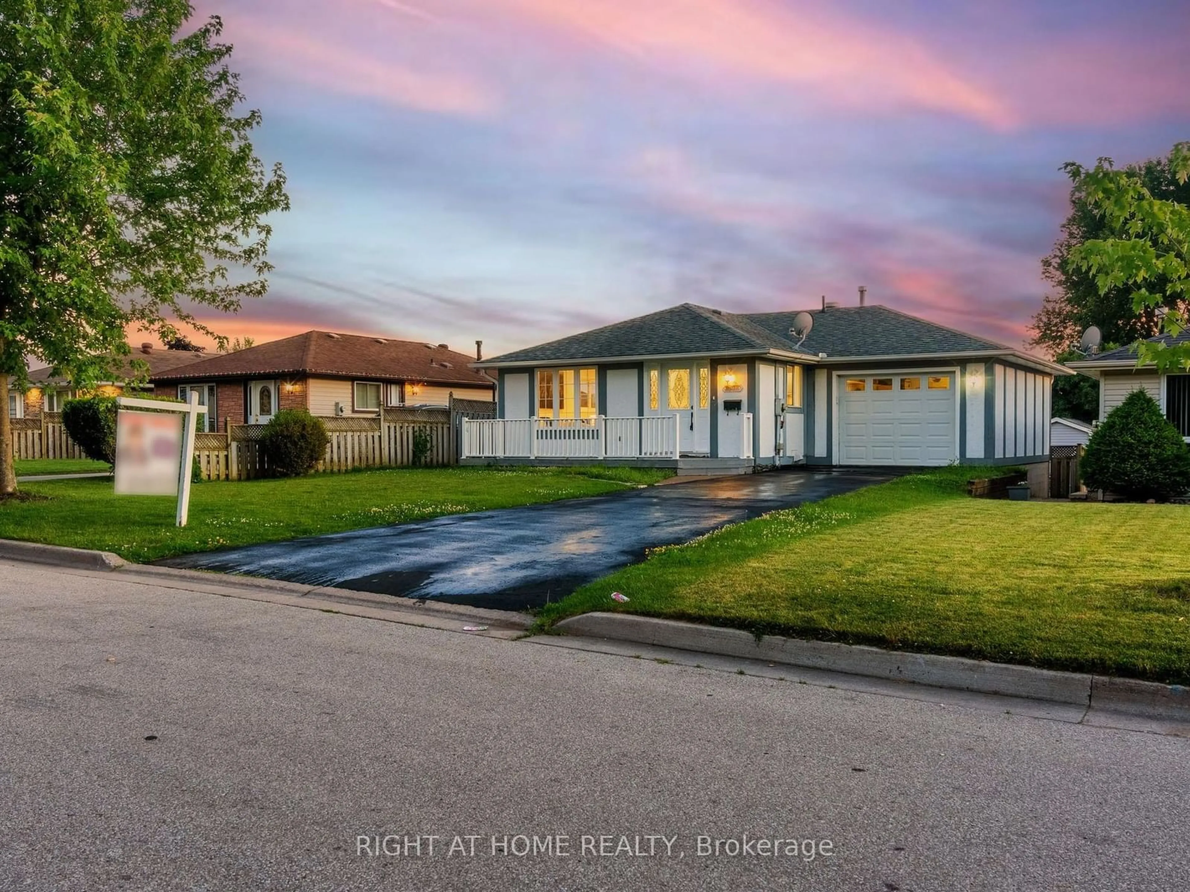 Frontside or backside of a home for 794 Wesley Dr, Oshawa Ontario L1H 7X7