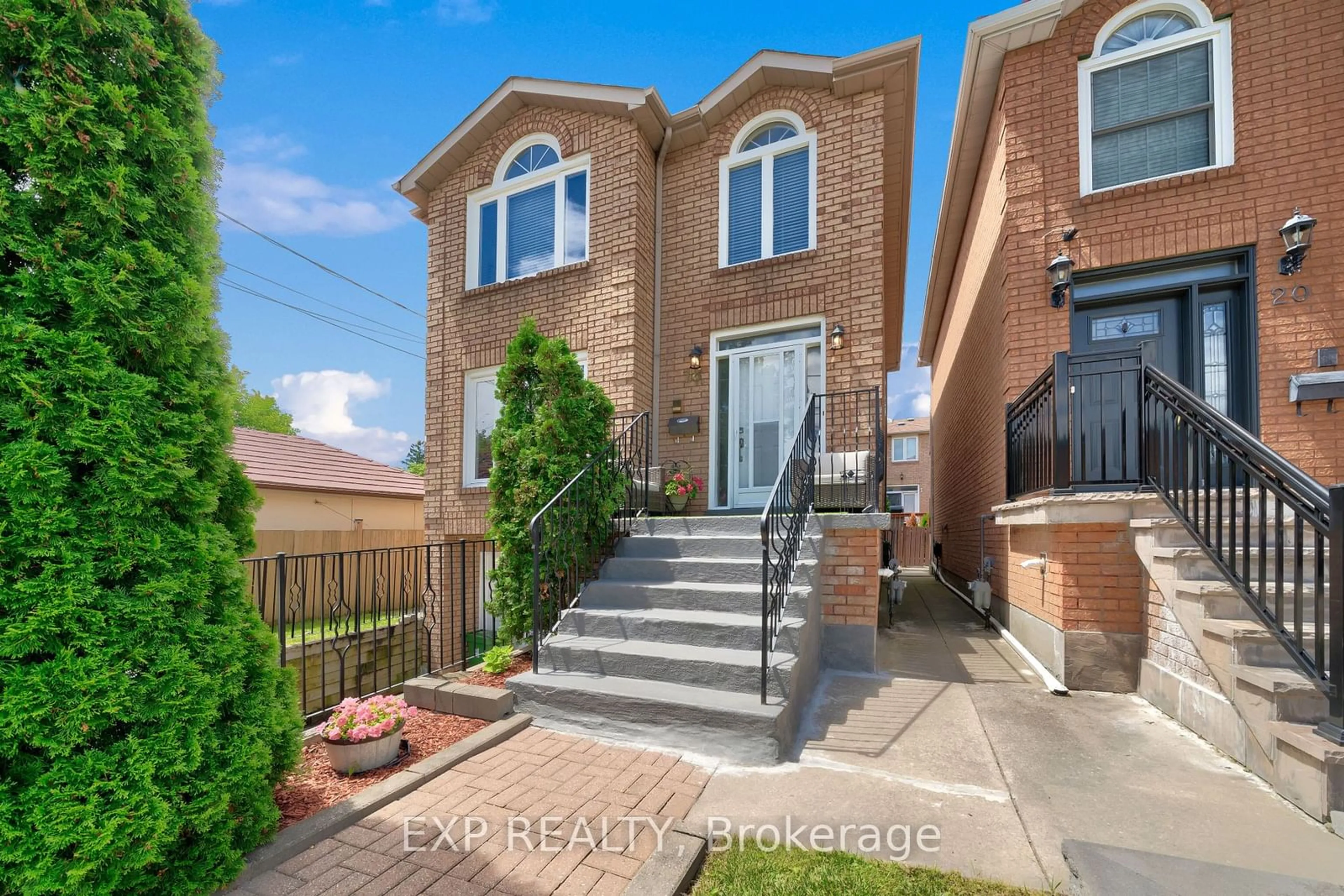 Frontside or backside of a home for 18 Westlake Cres, Toronto Ontario M4C 2X2