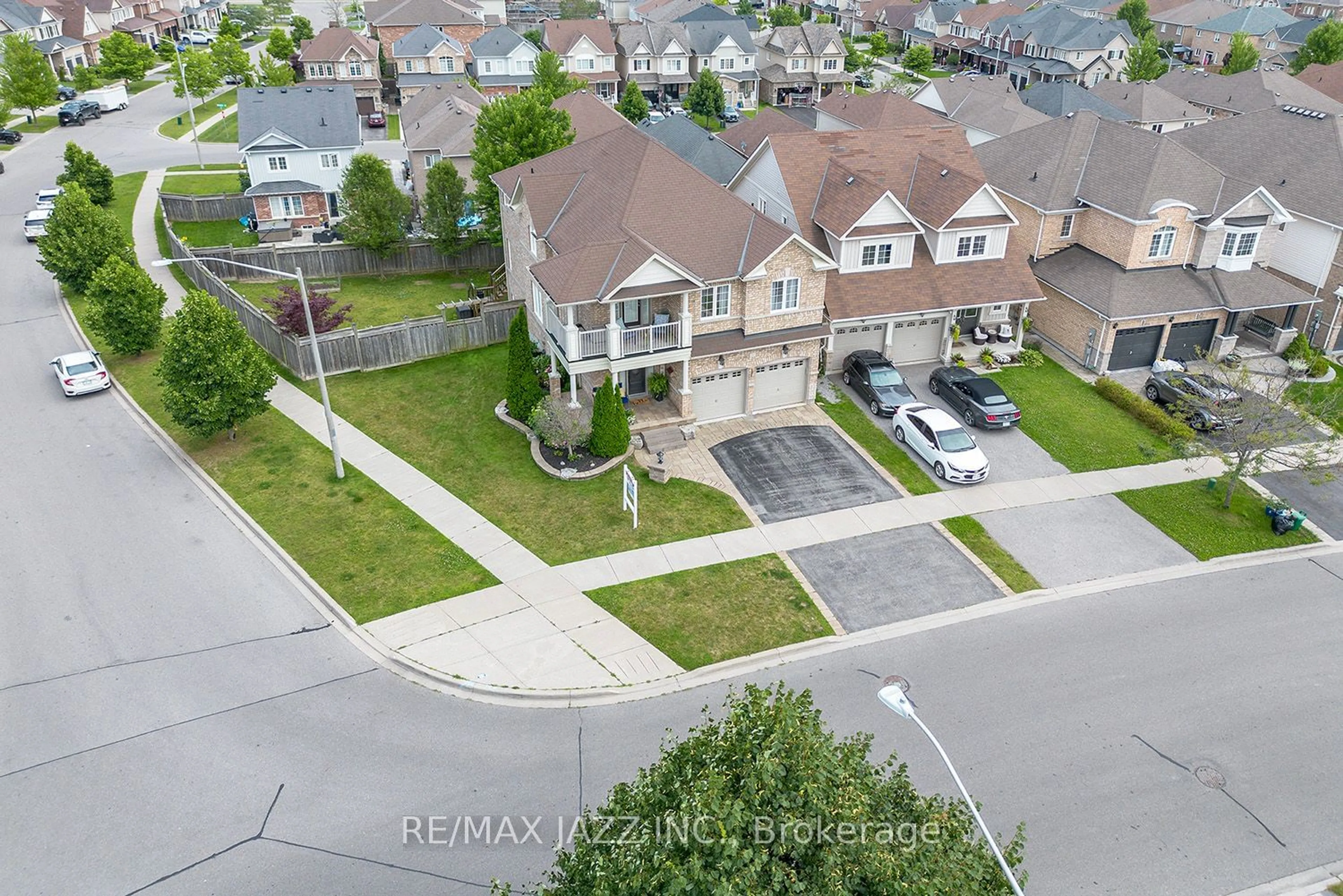 Frontside or backside of a home for 217 Glenabbey Dr, Clarington Ontario L1E 0C4