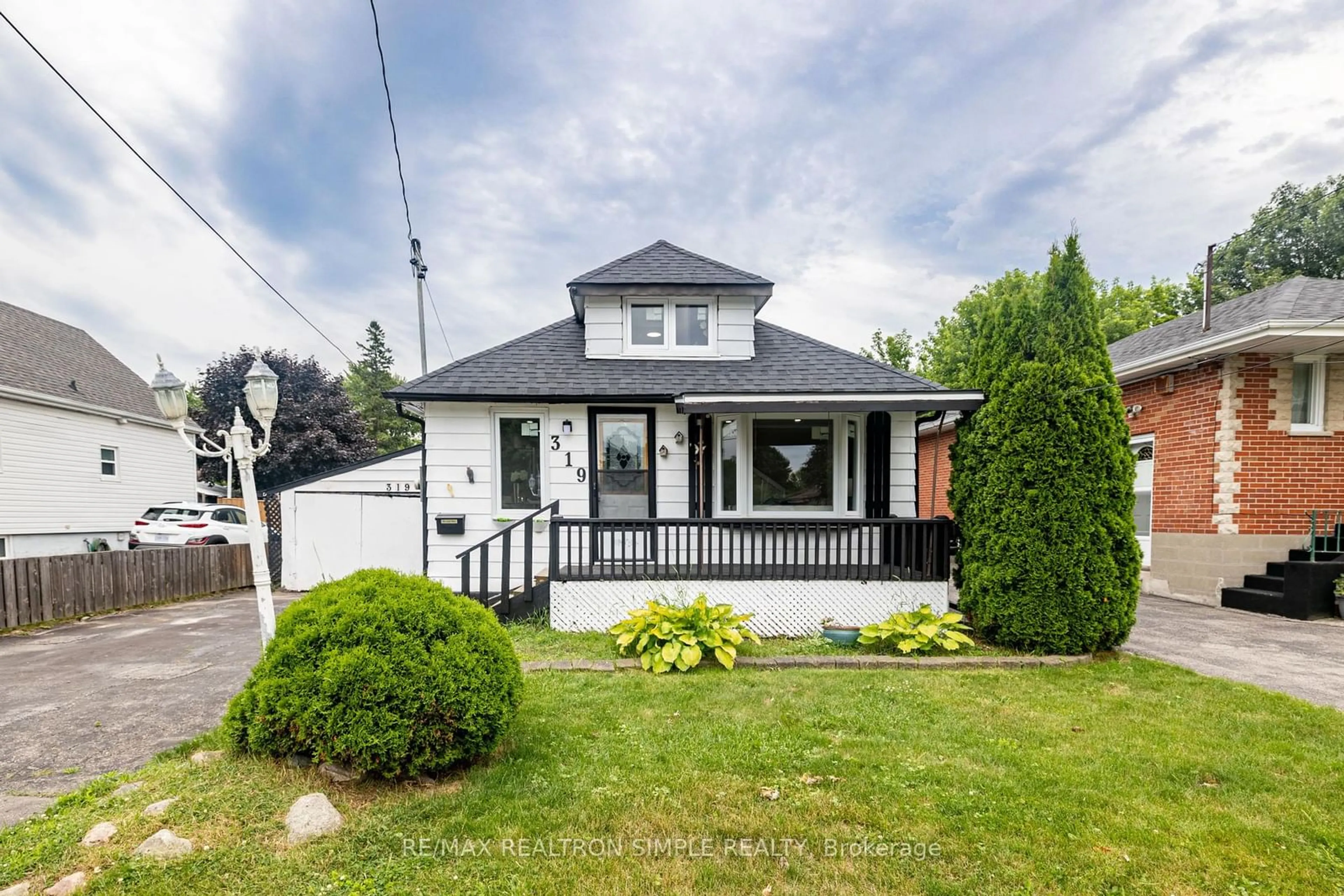 Frontside or backside of a home for 319 Annapolis Ave, Oshawa Ontario L1J 2Y1