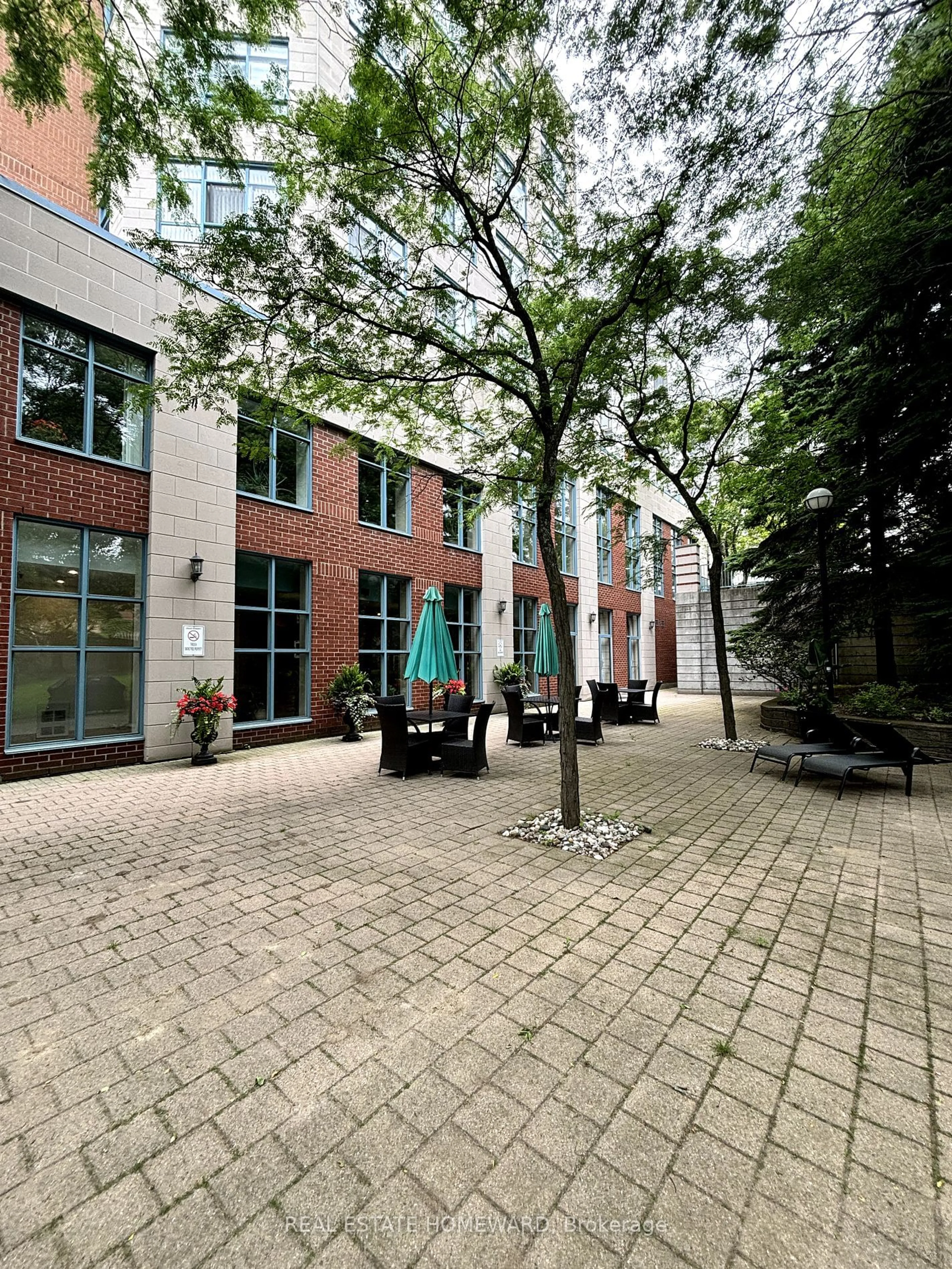 Outside view for 1093 Kingston Rd #501, Toronto Ontario M1N 4E2