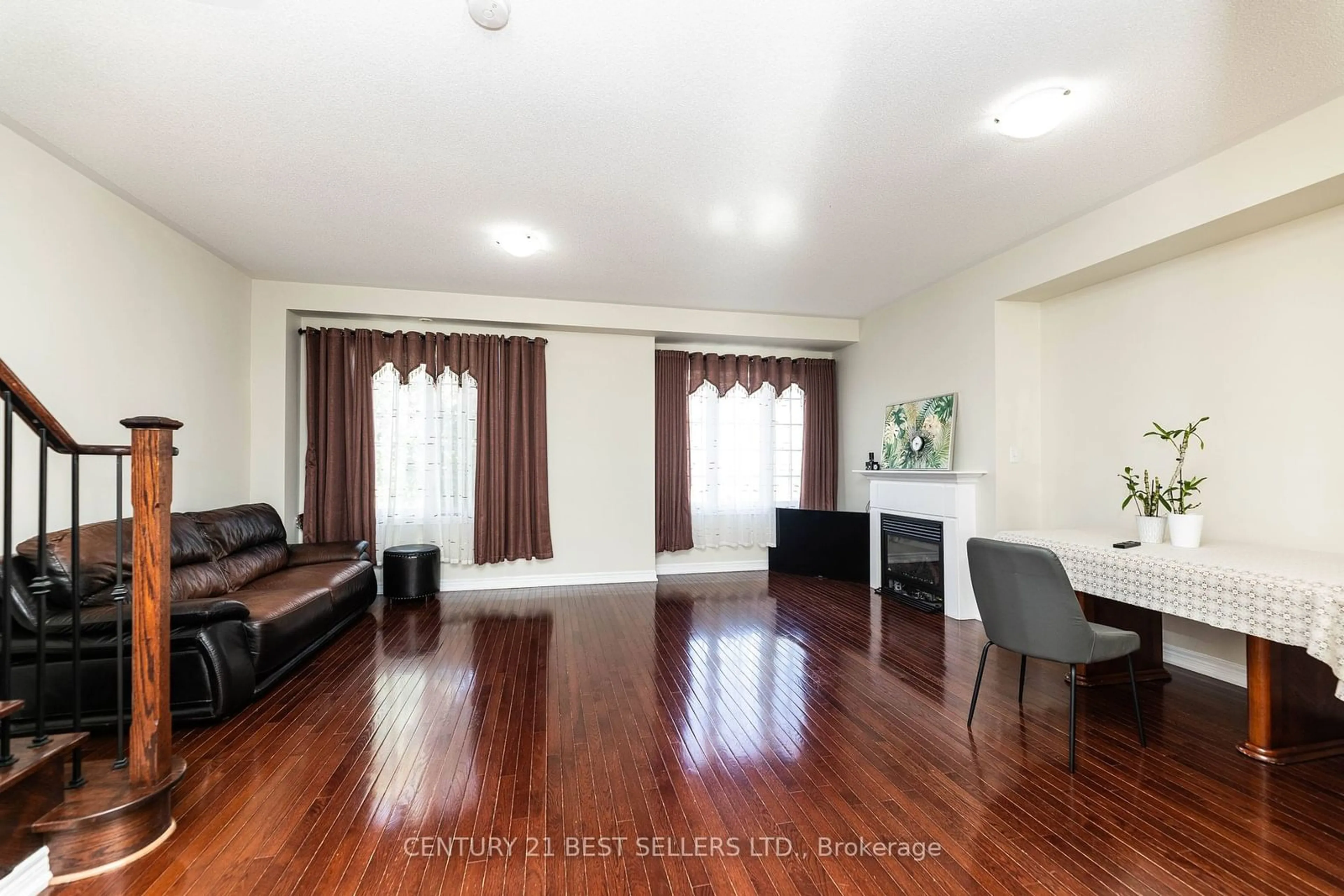 Living room for 39 Pin Lane, Toronto Ontario M1J 3J5