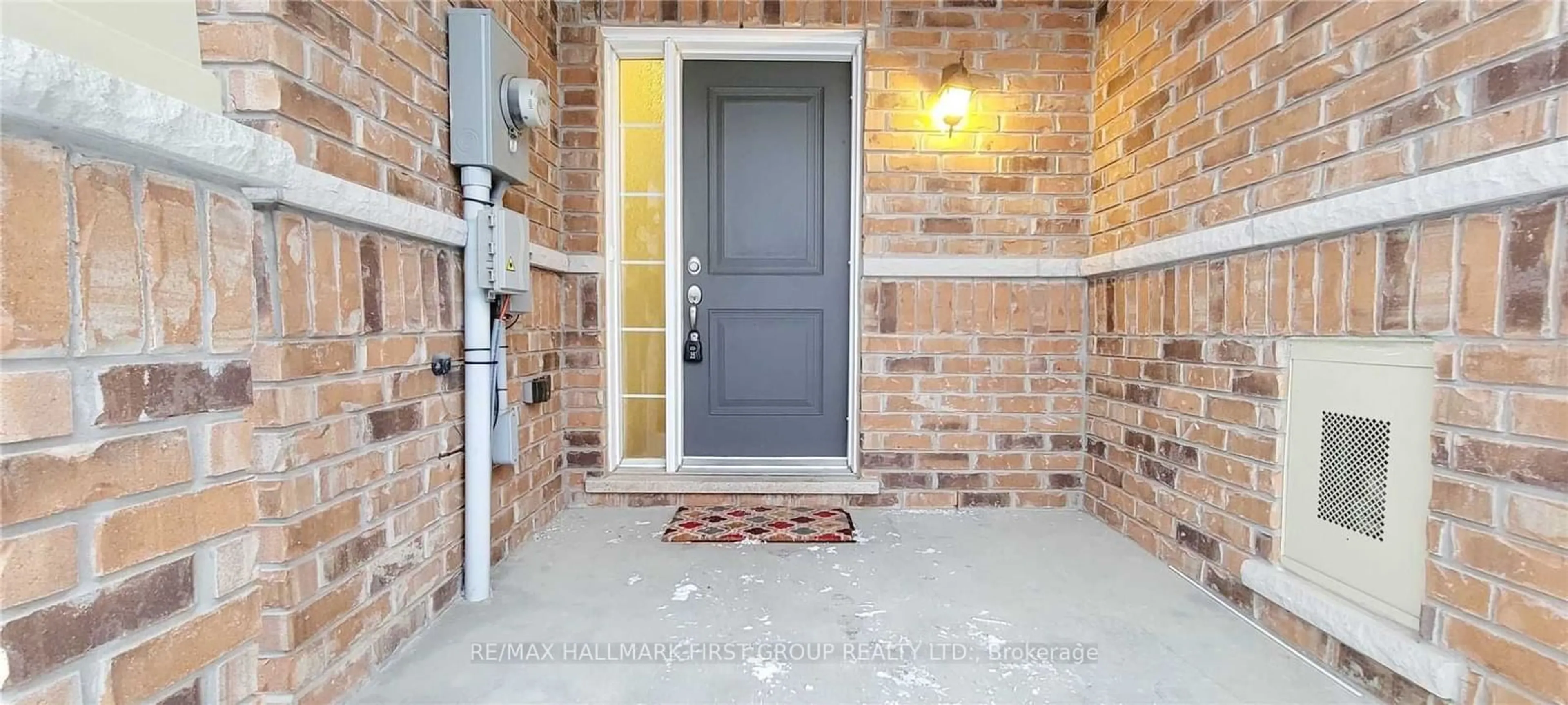 Indoor entryway for 2345 Steeplechase St, Oshawa Ontario L1L 0C1