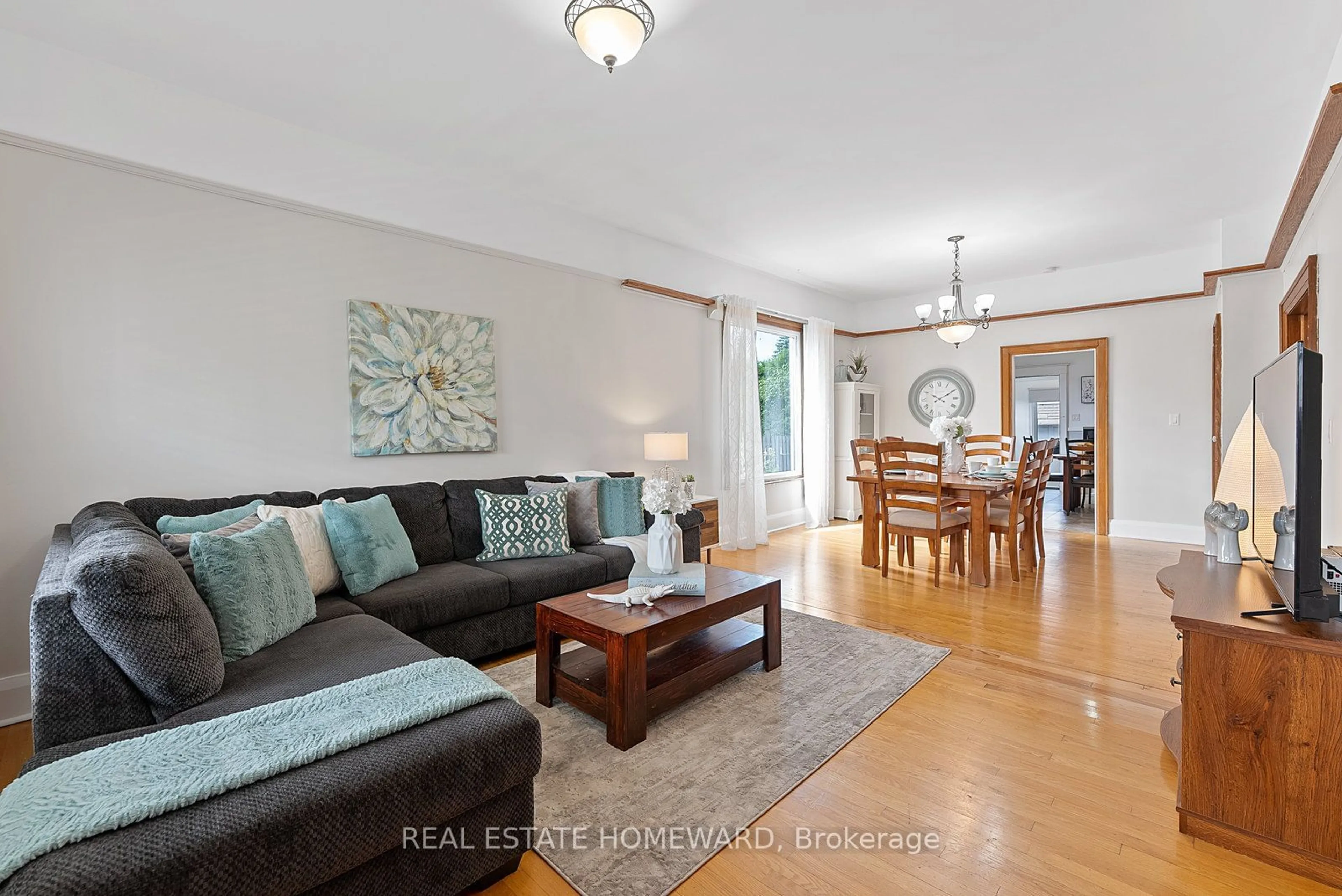 Living room for 90 North Bonnington Ave, Toronto Ontario M1K 1X6