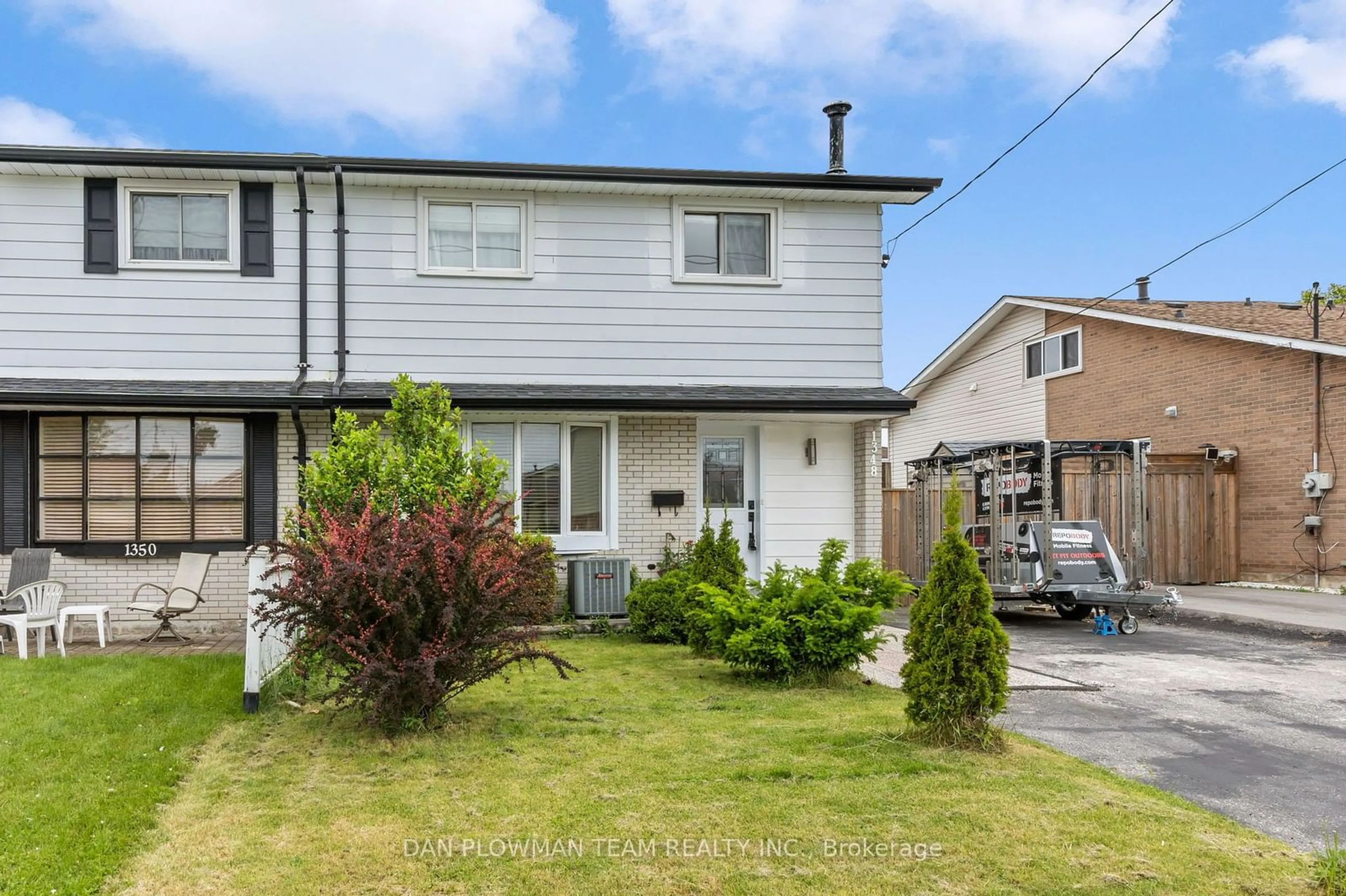 Frontside or backside of a home for 1348 Lakefield St, Oshawa Ontario L1J 3Y8