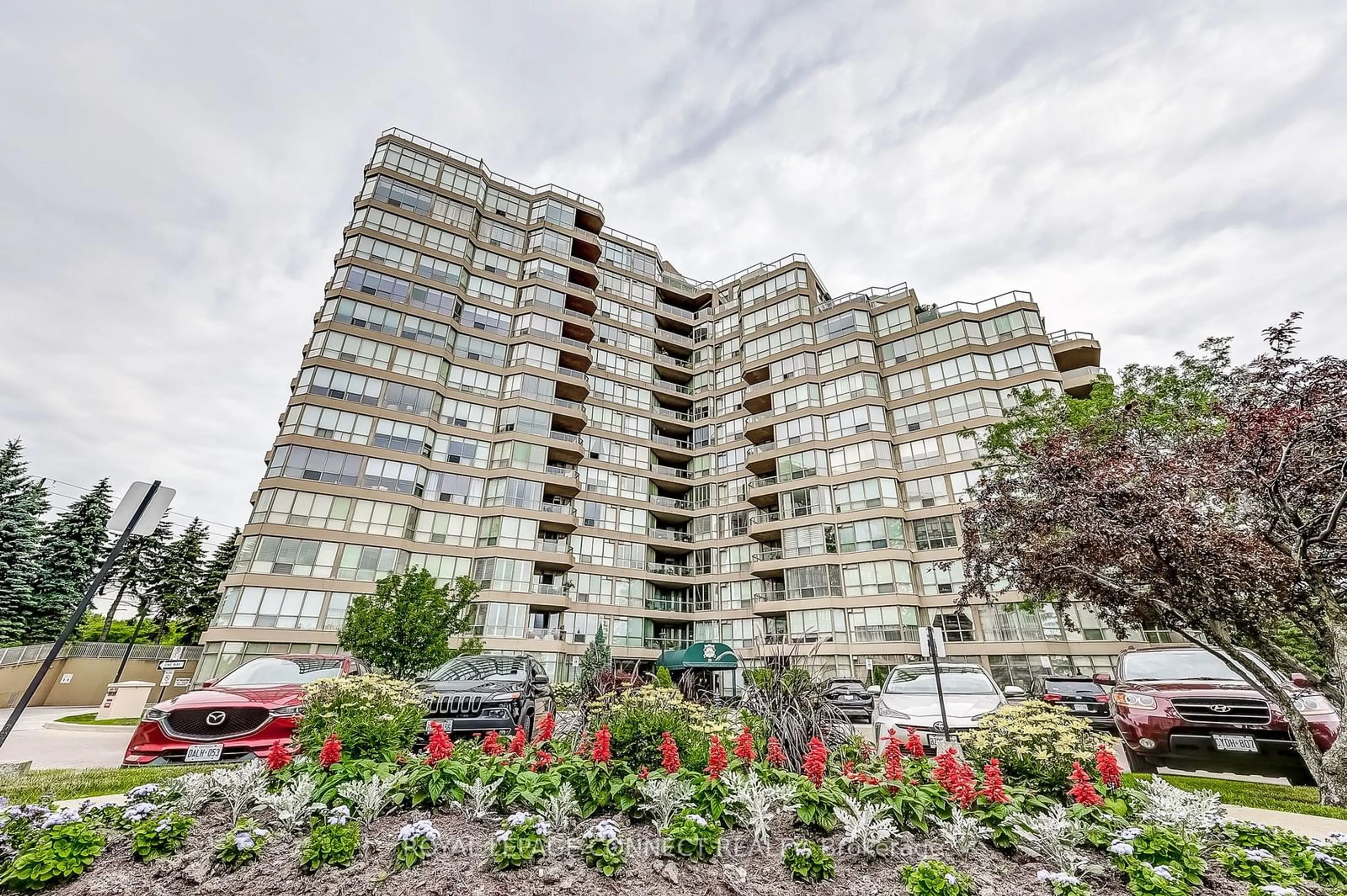 A pic from exterior of the house or condo for 20 Guildwood Pkwy #706, Toronto Ontario M1E 5B6