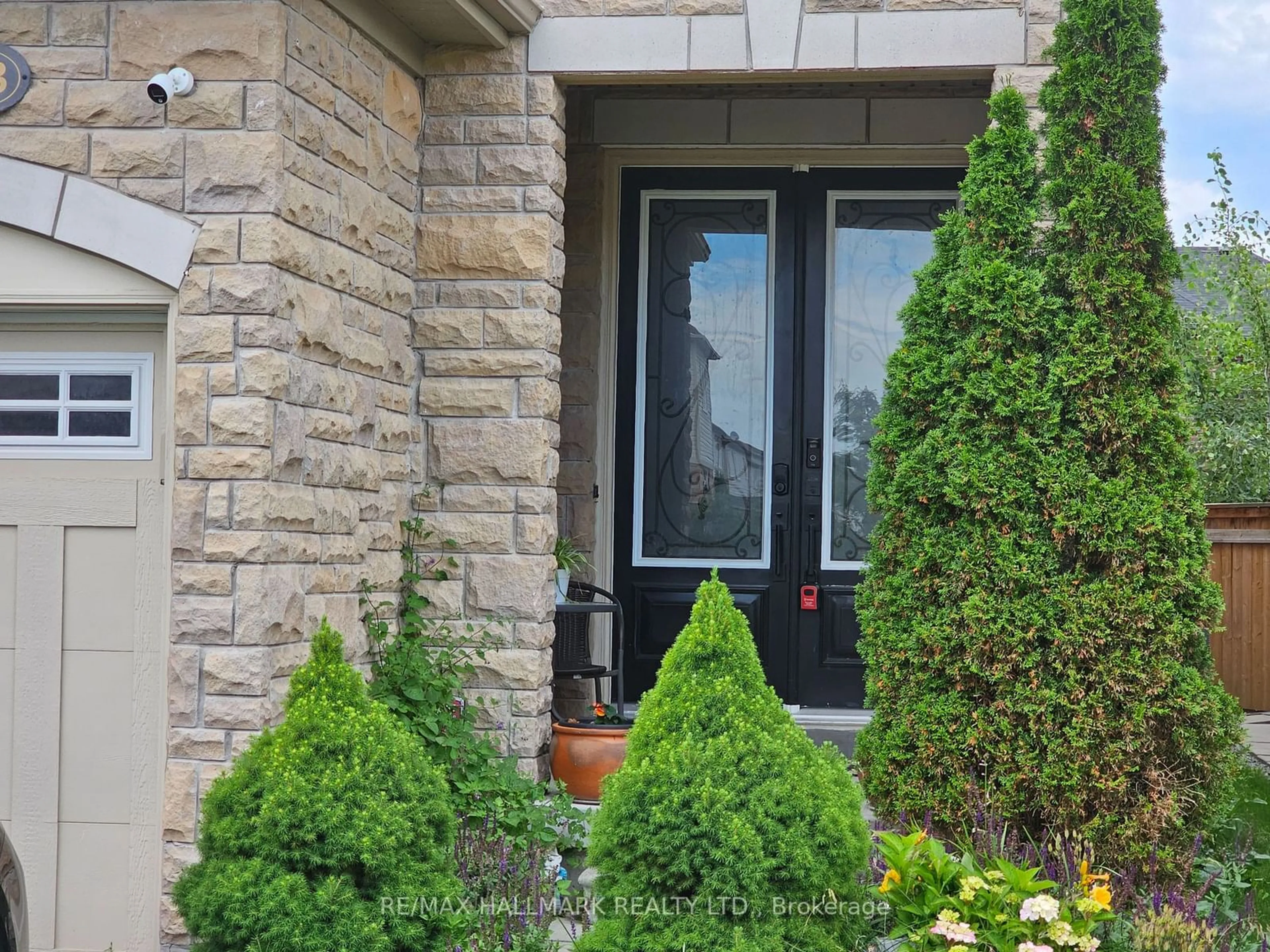 Indoor entryway for 63 Buxton Lane, Clarington Ontario L1C 0J5