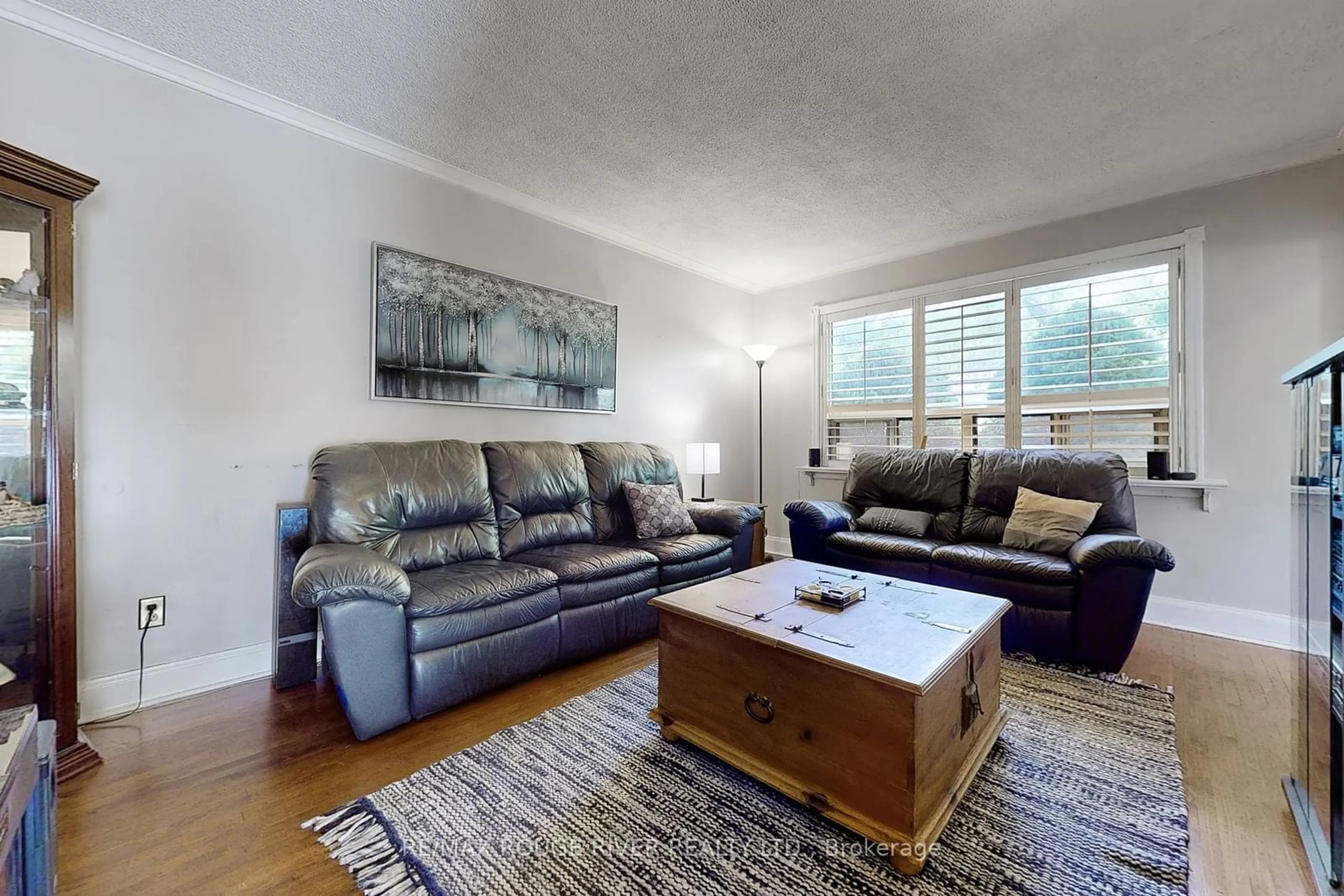 Living room for 92 Eastville Ave, Toronto Ontario M1M 2N9