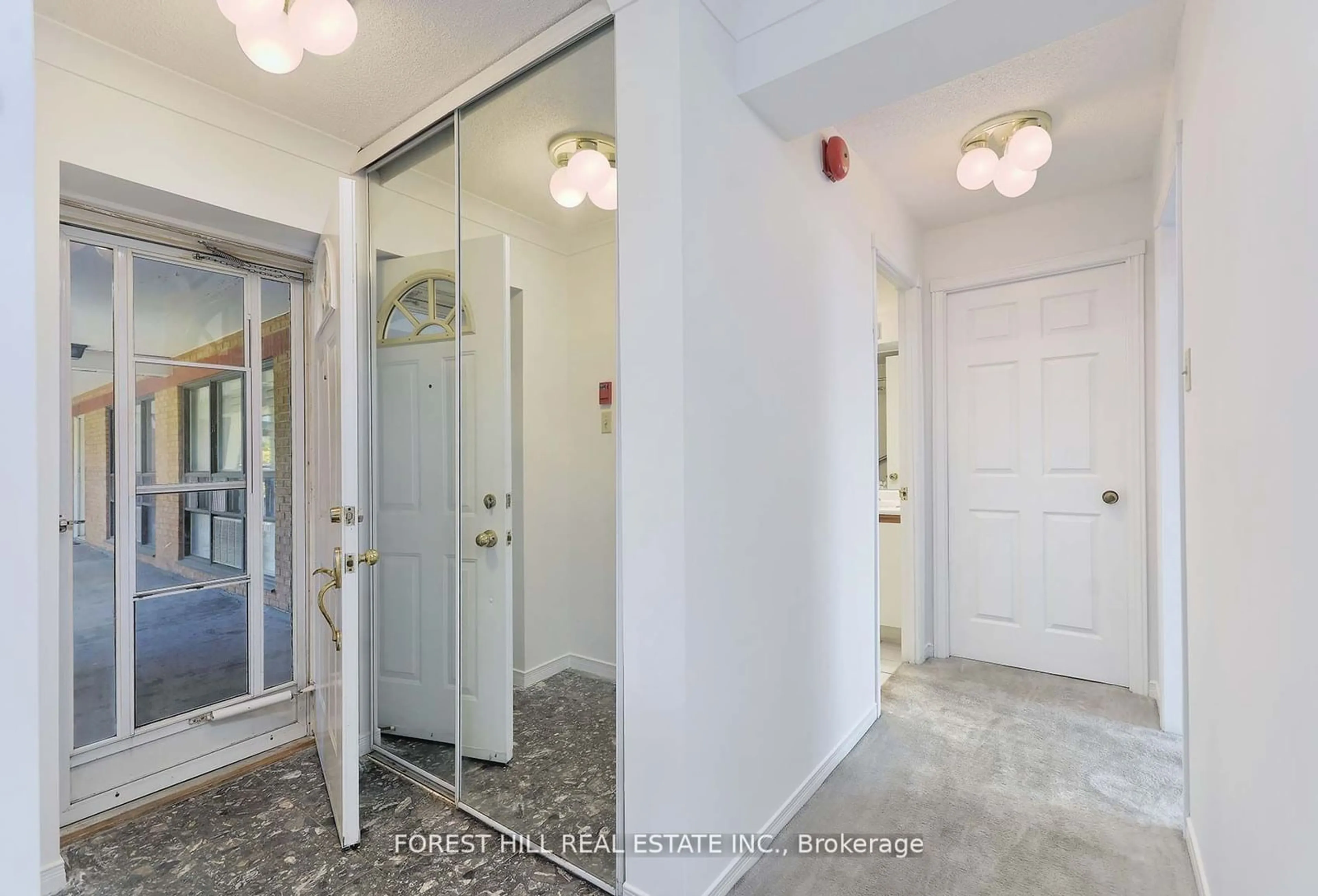 Indoor entryway for 2112 Queen St #34, Toronto Ontario M4E 1E2