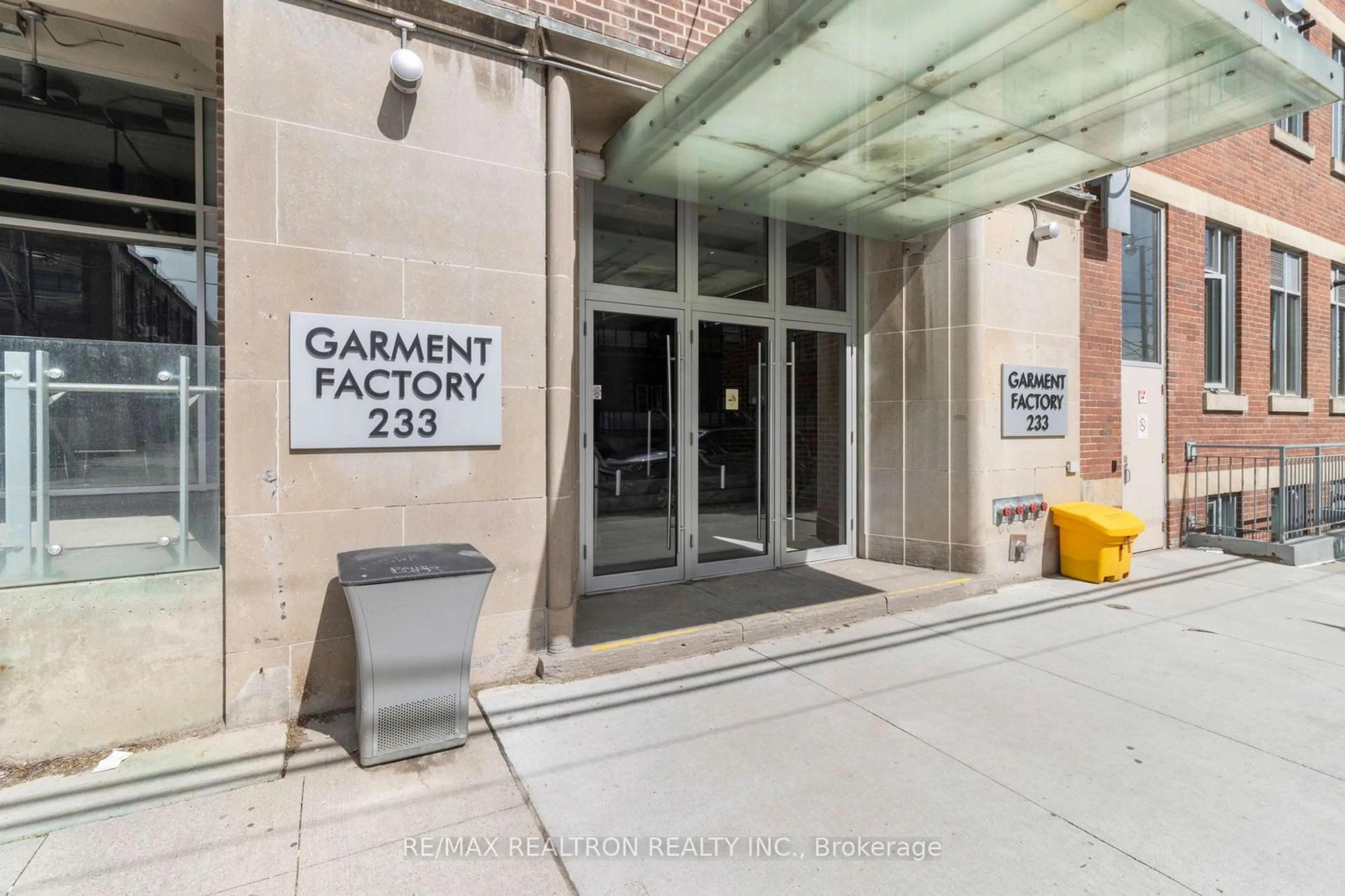 Indoor foyer for 233 Carlaw Ave #319, Toronto Ontario M4M 3N6