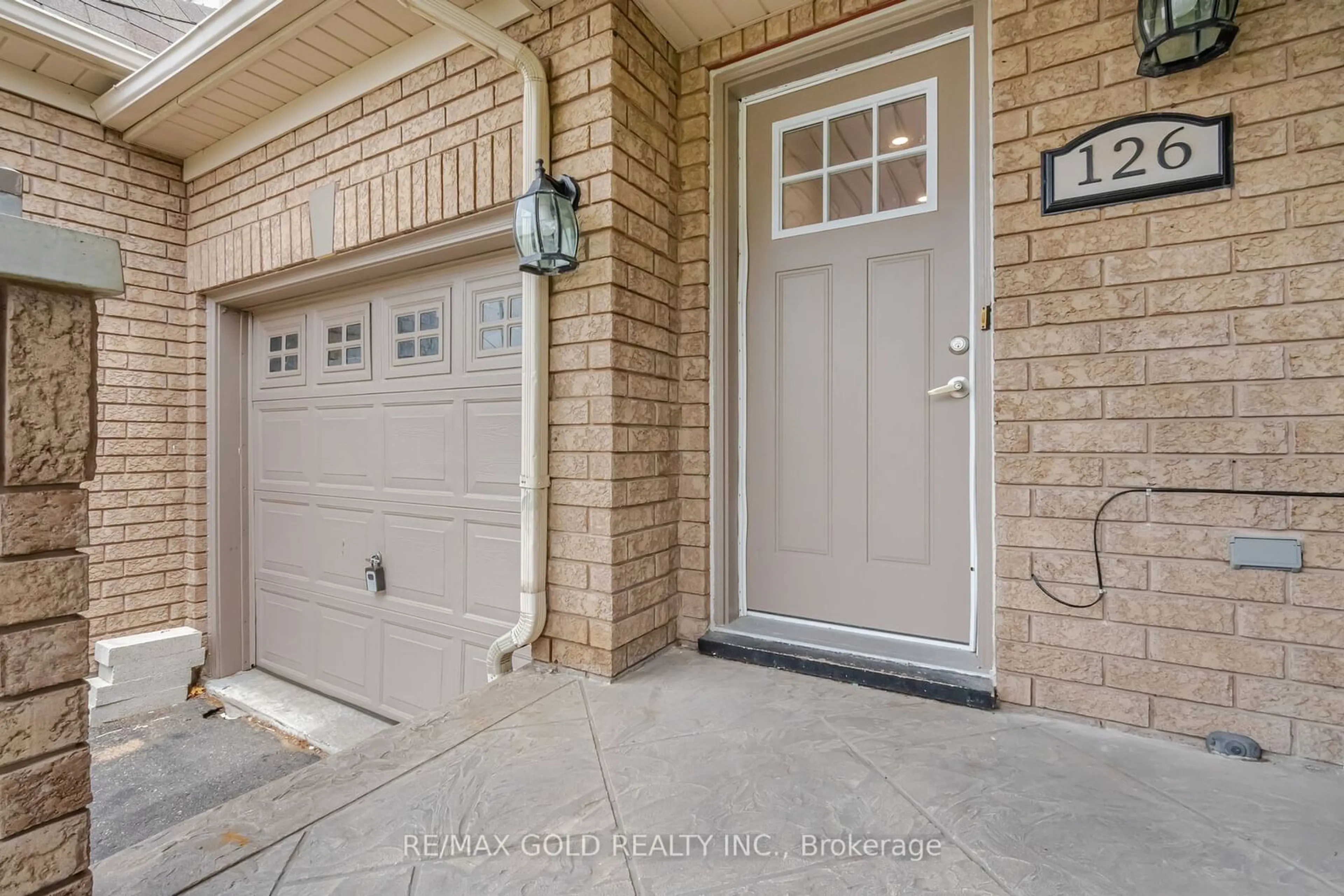 Indoor entryway for 126 Cathedral Dr, Whitby Ontario L1R 0J5