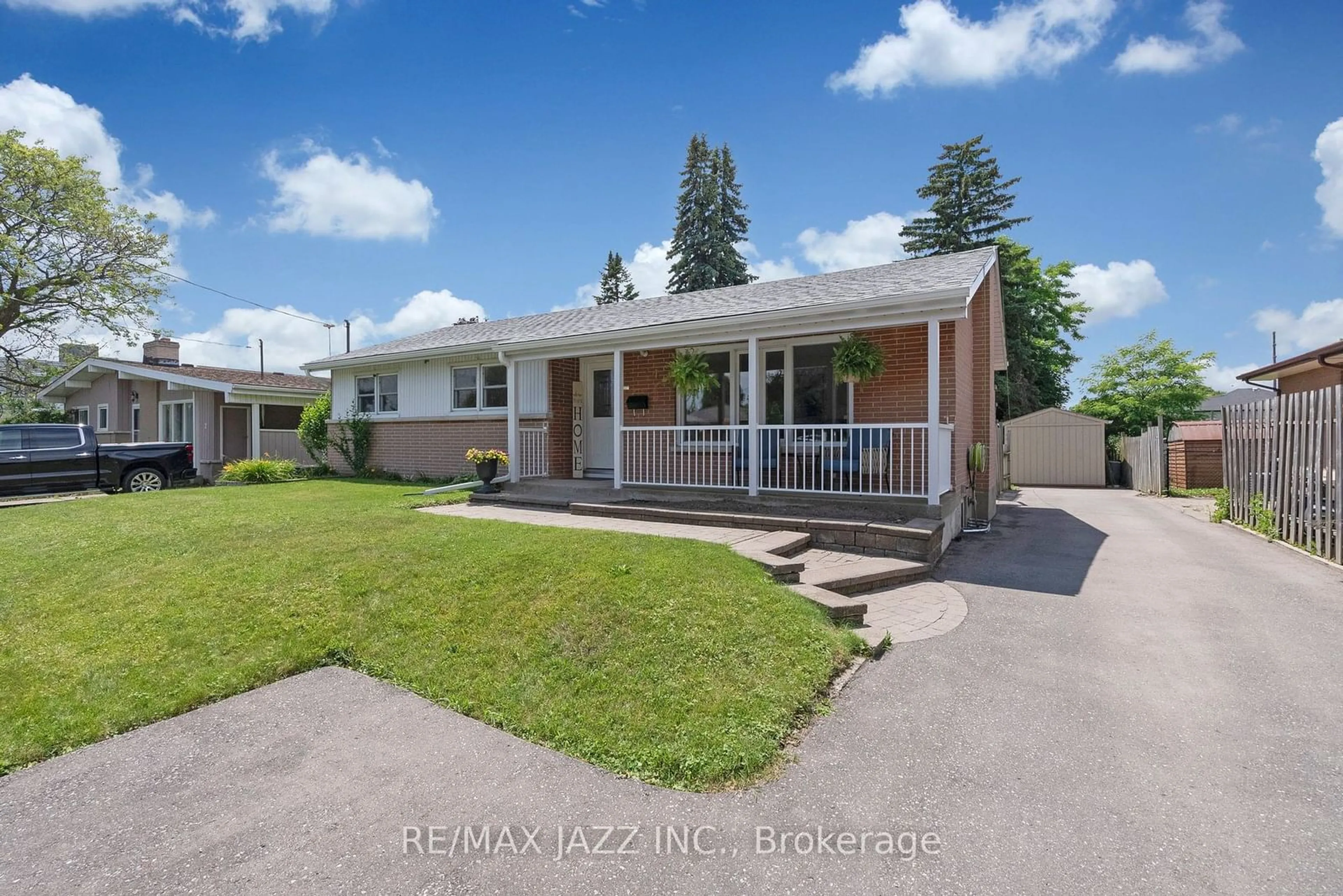 Frontside or backside of a home for 4 Parkway Cres, Clarington Ontario L1C 1B9