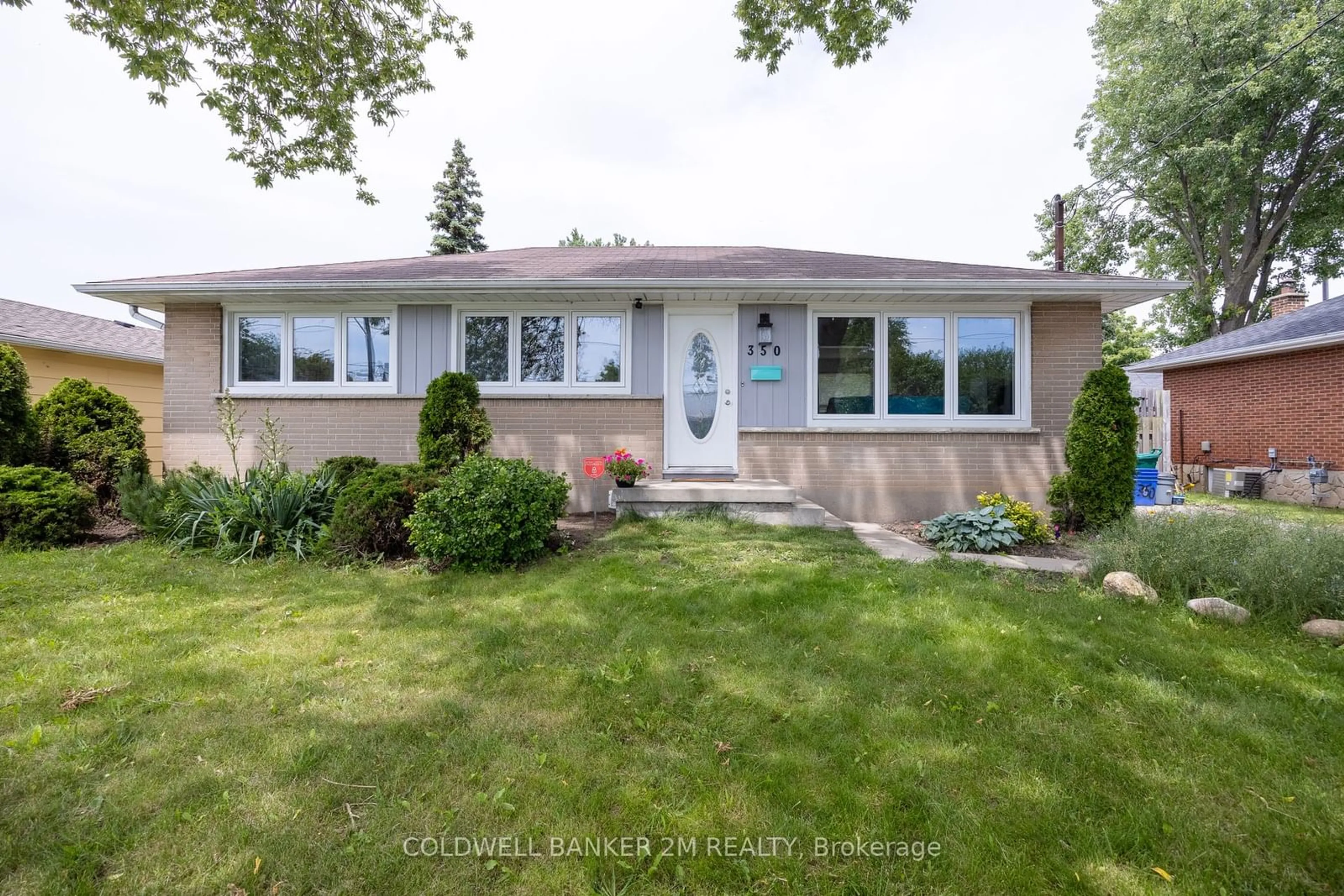 Frontside or backside of a home for 350 Annapolis Ave, Oshawa Ontario L1J 2Y2
