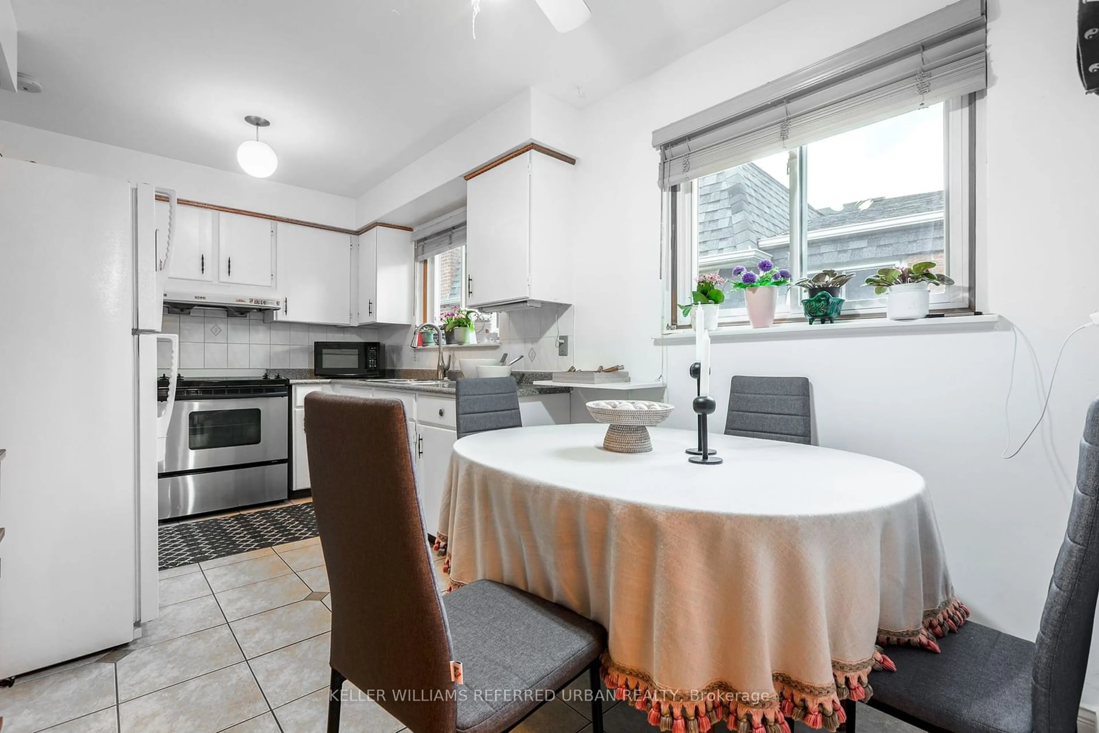 Standard kitchen for 24 Evansville Rd, Toronto Ontario M1V 1L5