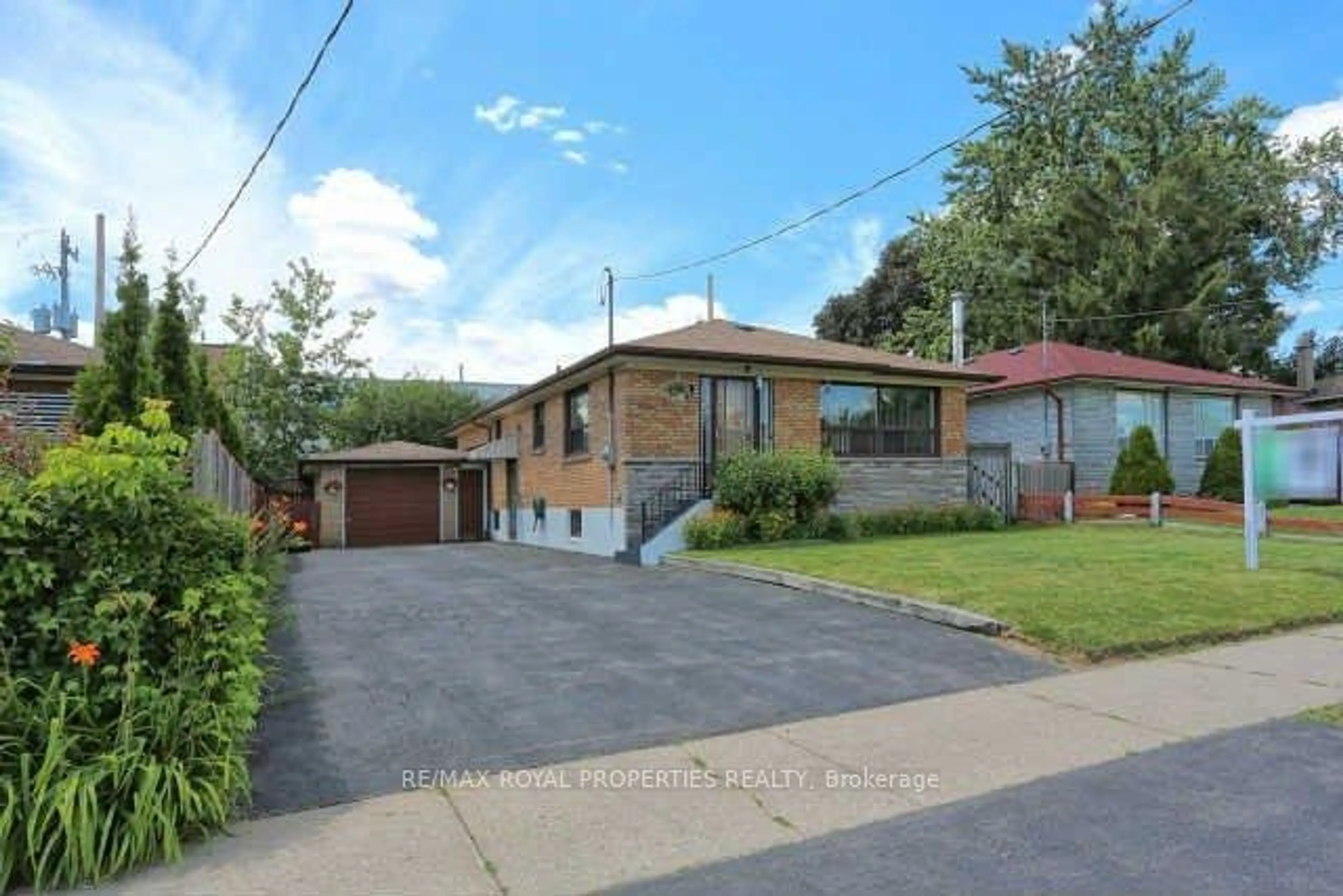 Frontside or backside of a home for 4 Mornington Gate, Toronto Ontario M1G 2N3