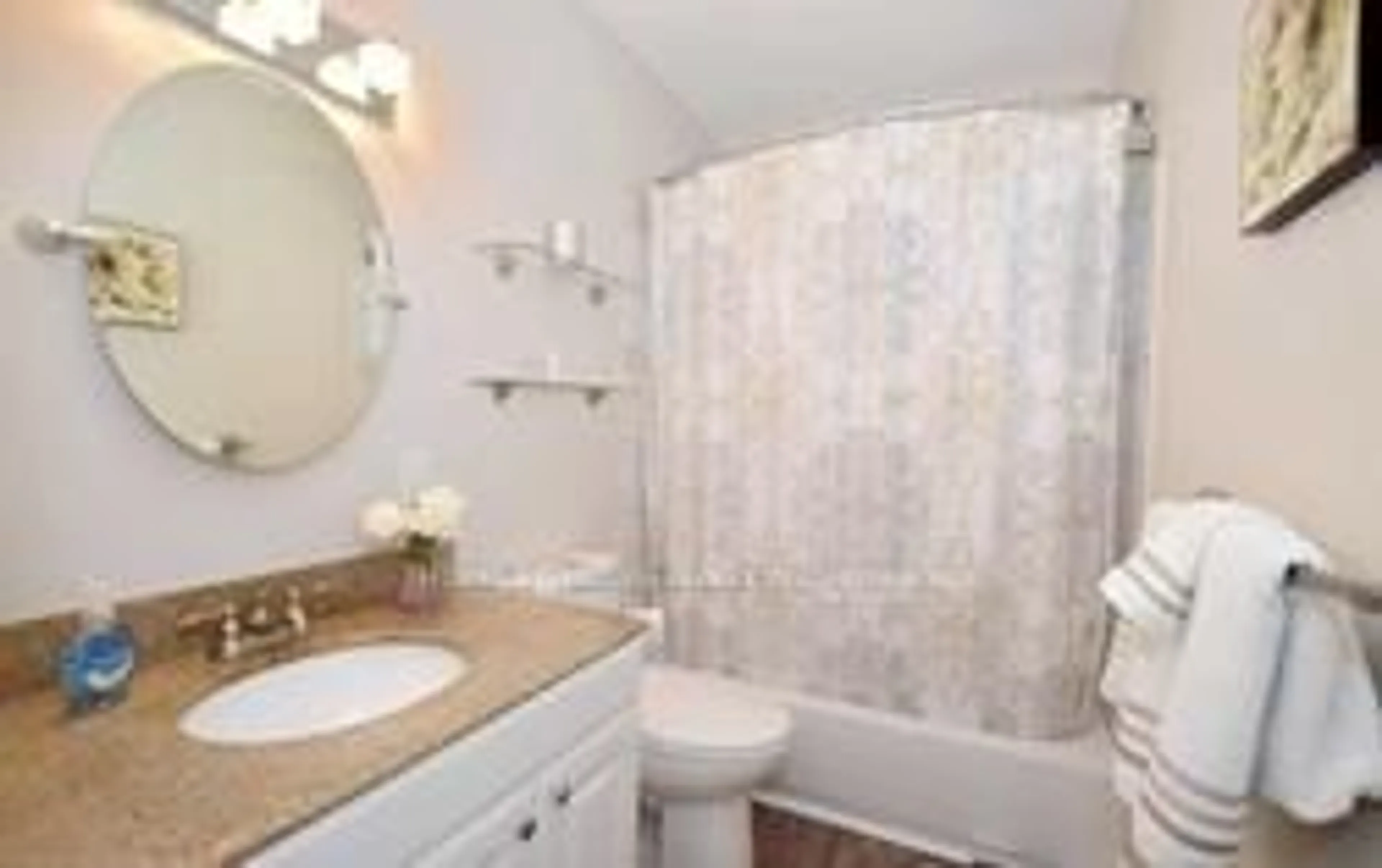 Bathroom for 368 Elmridge St, Oshawa Ontario L1H 6R7