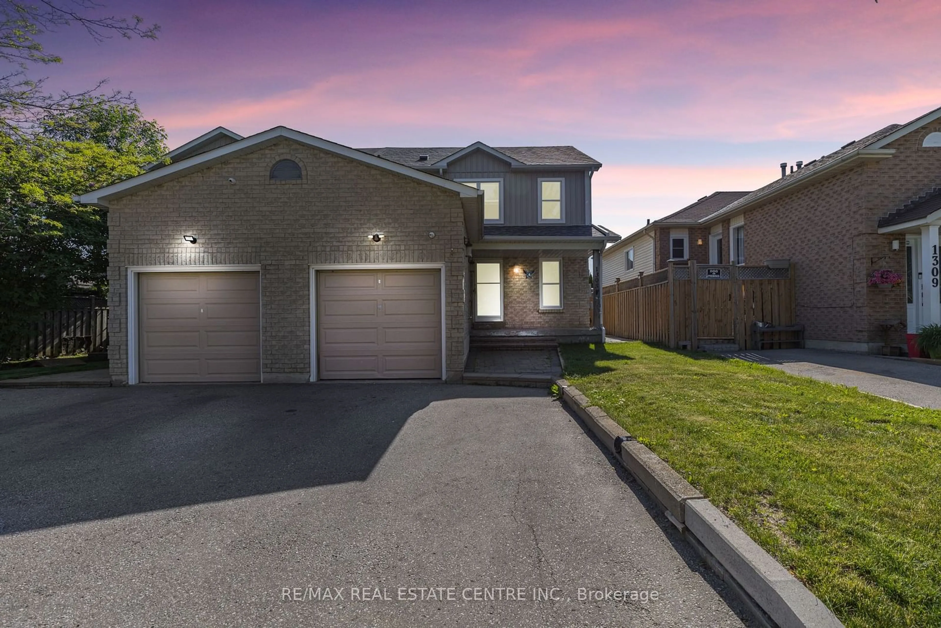 Frontside or backside of a home for 1305 Charter Cres, Oshawa Ontario L1J 8K9