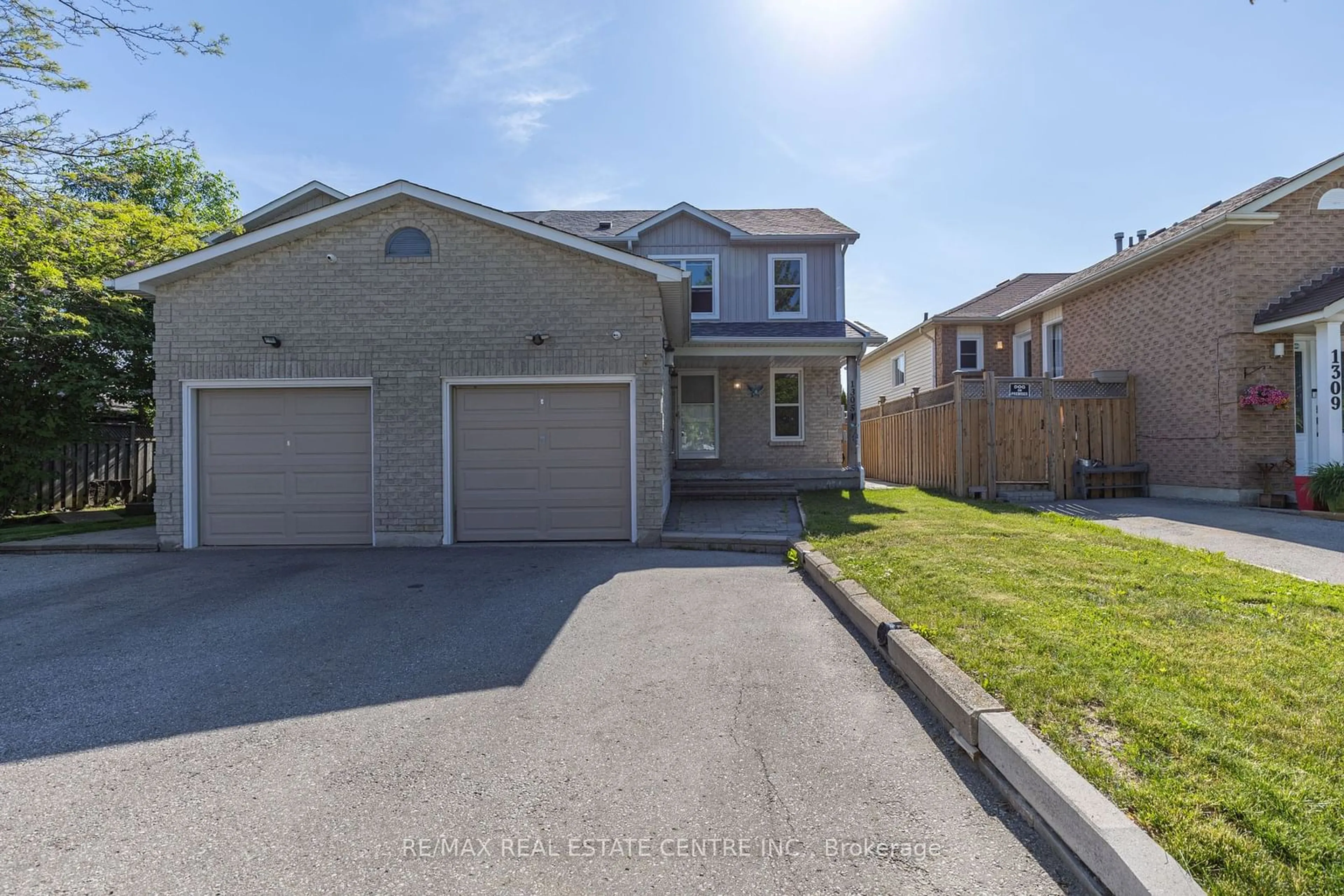 Frontside or backside of a home for 1305 Charter Cres, Oshawa Ontario L1J 8K9