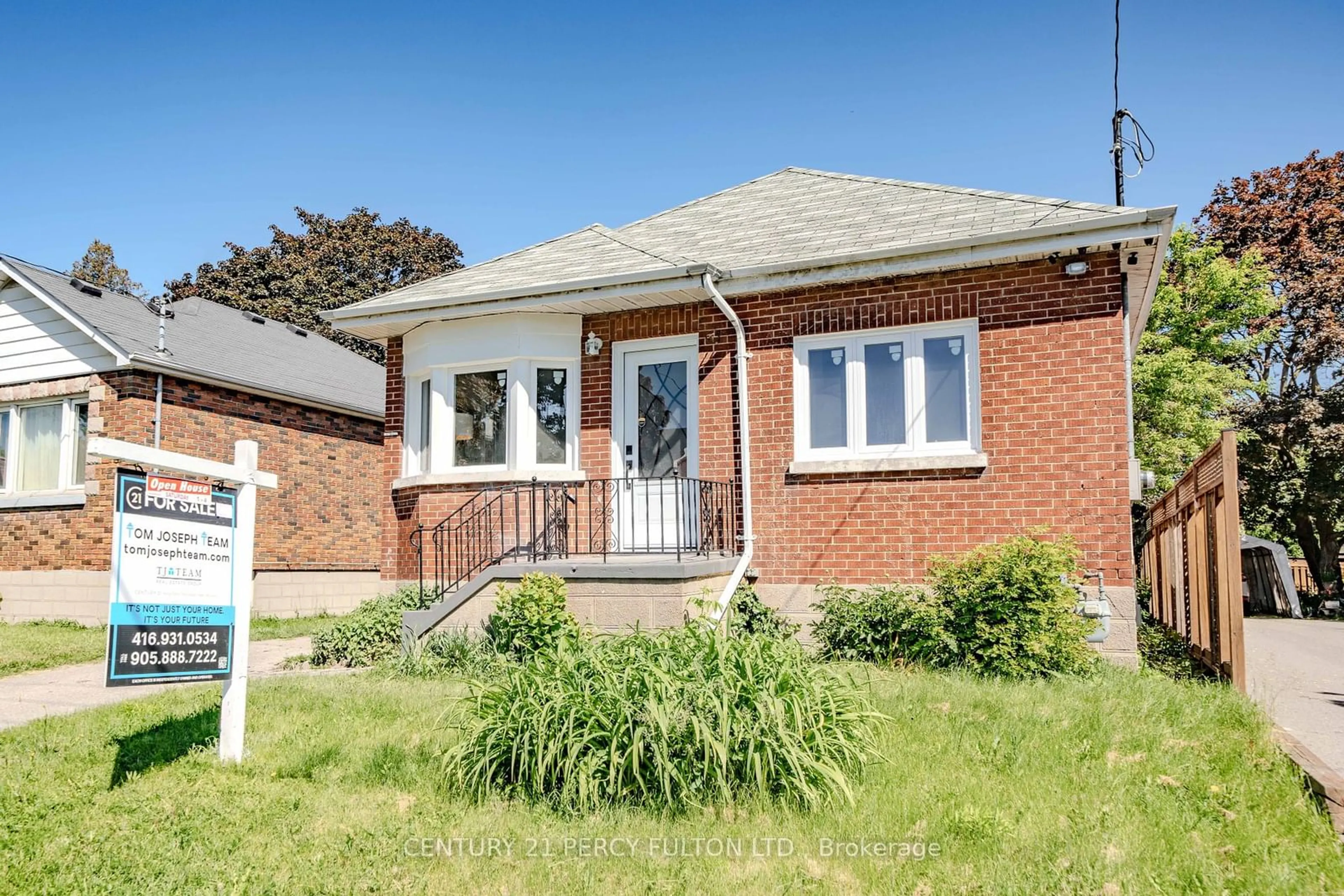 Home with brick exterior material for 250 Mcnaughton Ave, Oshawa Ontario L1H 3B6