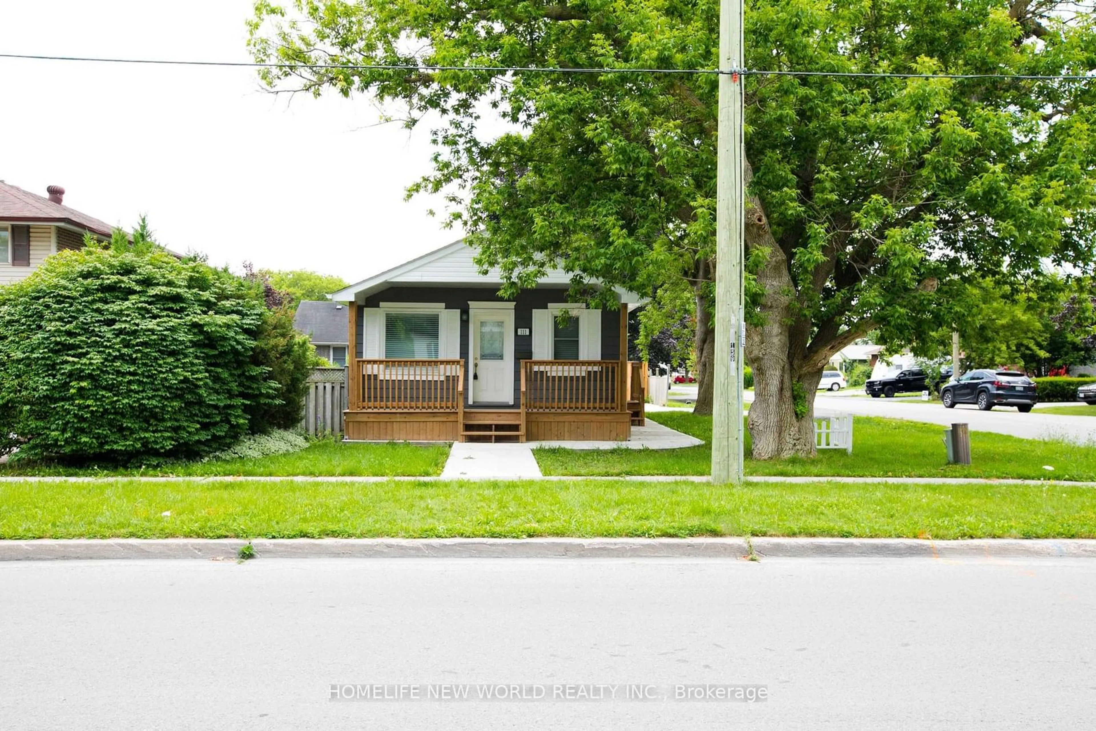 Frontside or backside of a home for 111 Palmerston Ave, Whitby Ontario L1N 3E6