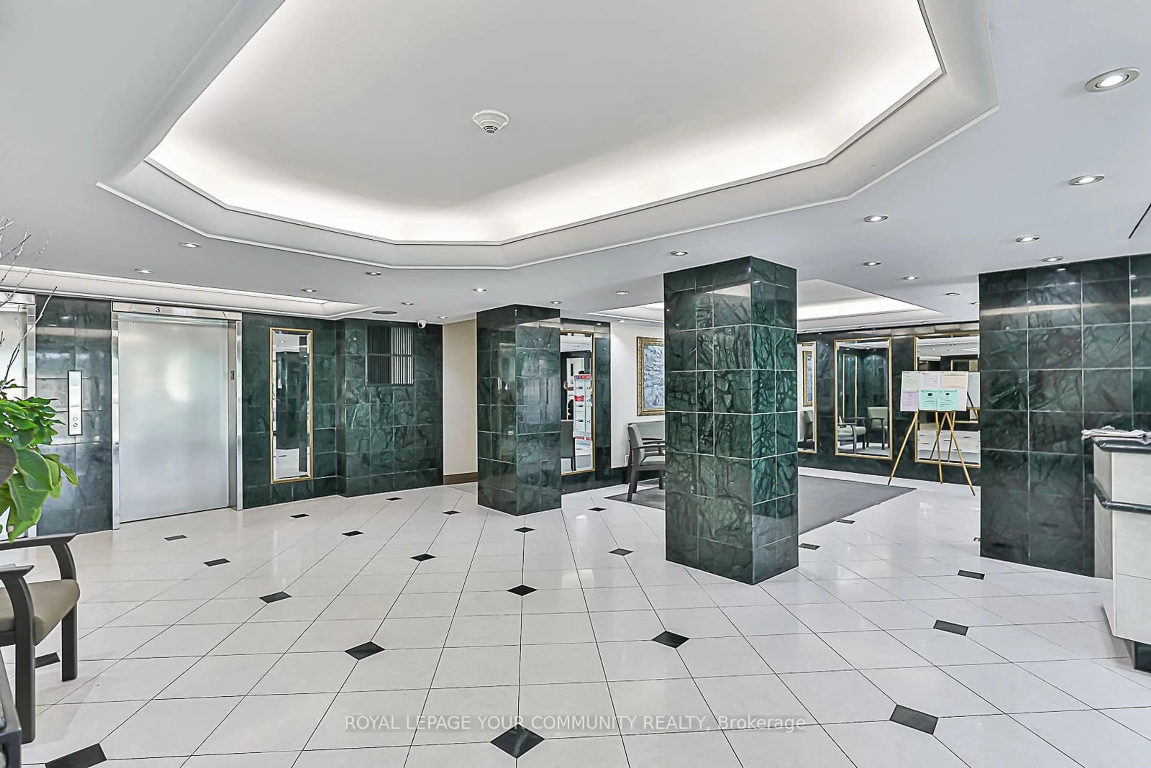 Indoor lobby for 2365 Kennedy Rd #508, Toronto Ontario M1T 3S6