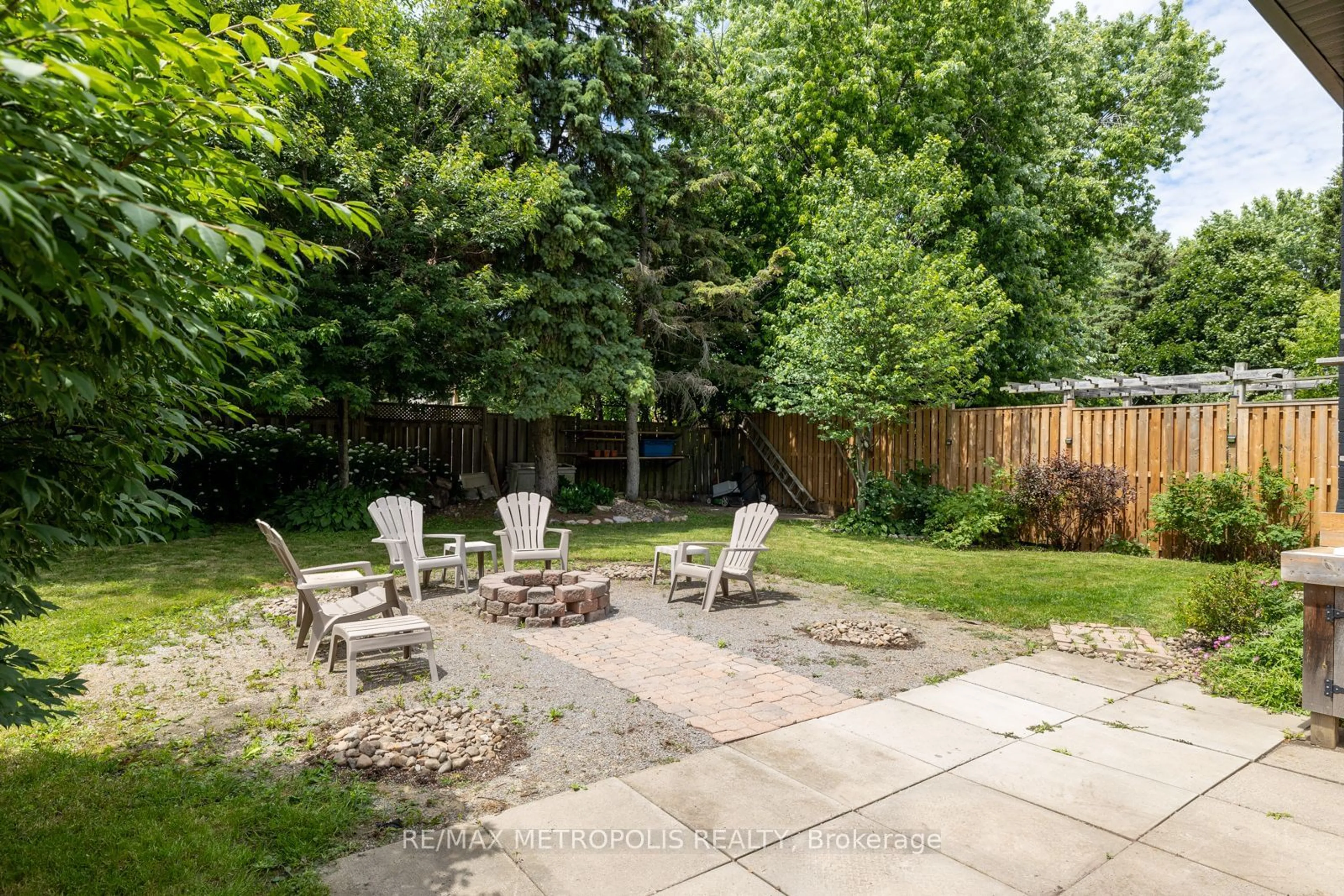 Patio for 14 Renfield Cres, Whitby Ontario L1P 1B4