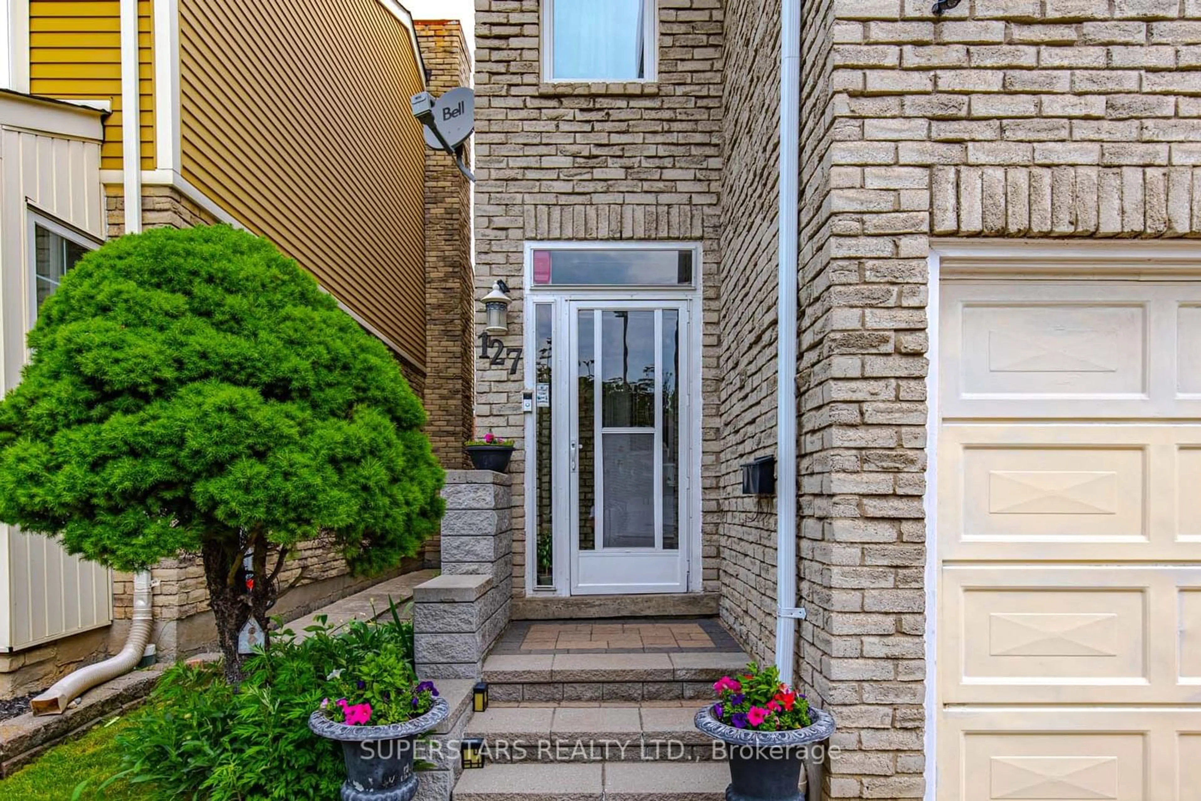 A pic from exterior of the house or condo for 127 Sandyhook Sq, Toronto Ontario M1W 3N6