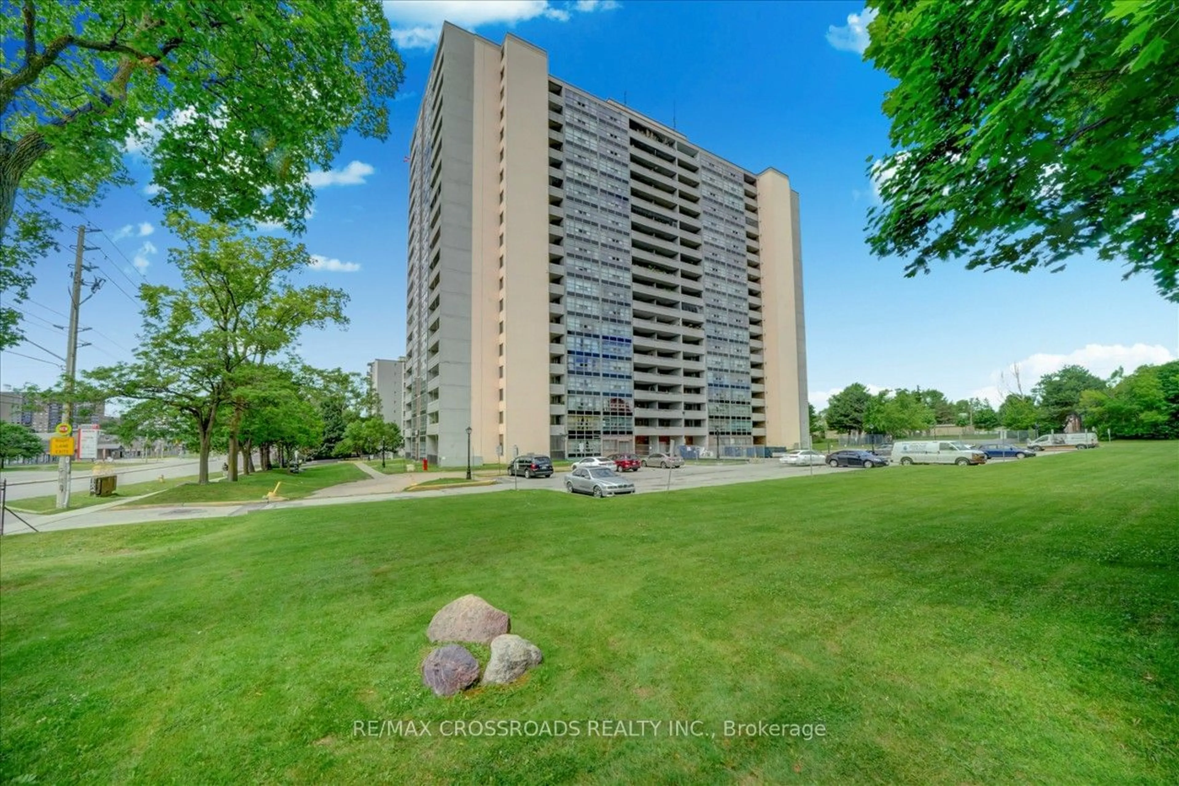 A pic from exterior of the house or condo for 3380 Eglinton Ave #811, Toronto Ontario M1J 3L6