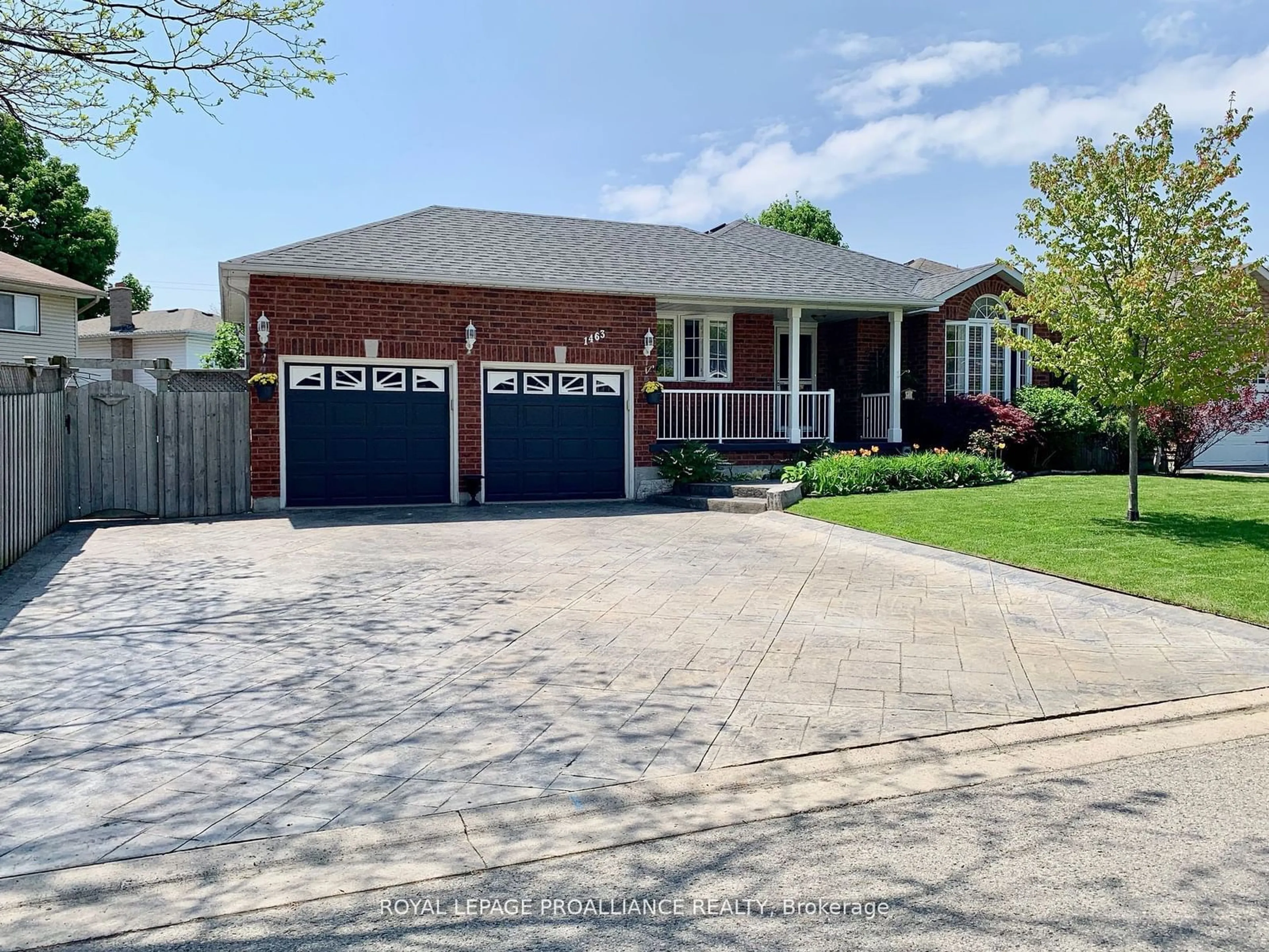 Frontside or backside of a home for 1463 Trowbridge Dr, Oshawa Ontario L1G 7S3