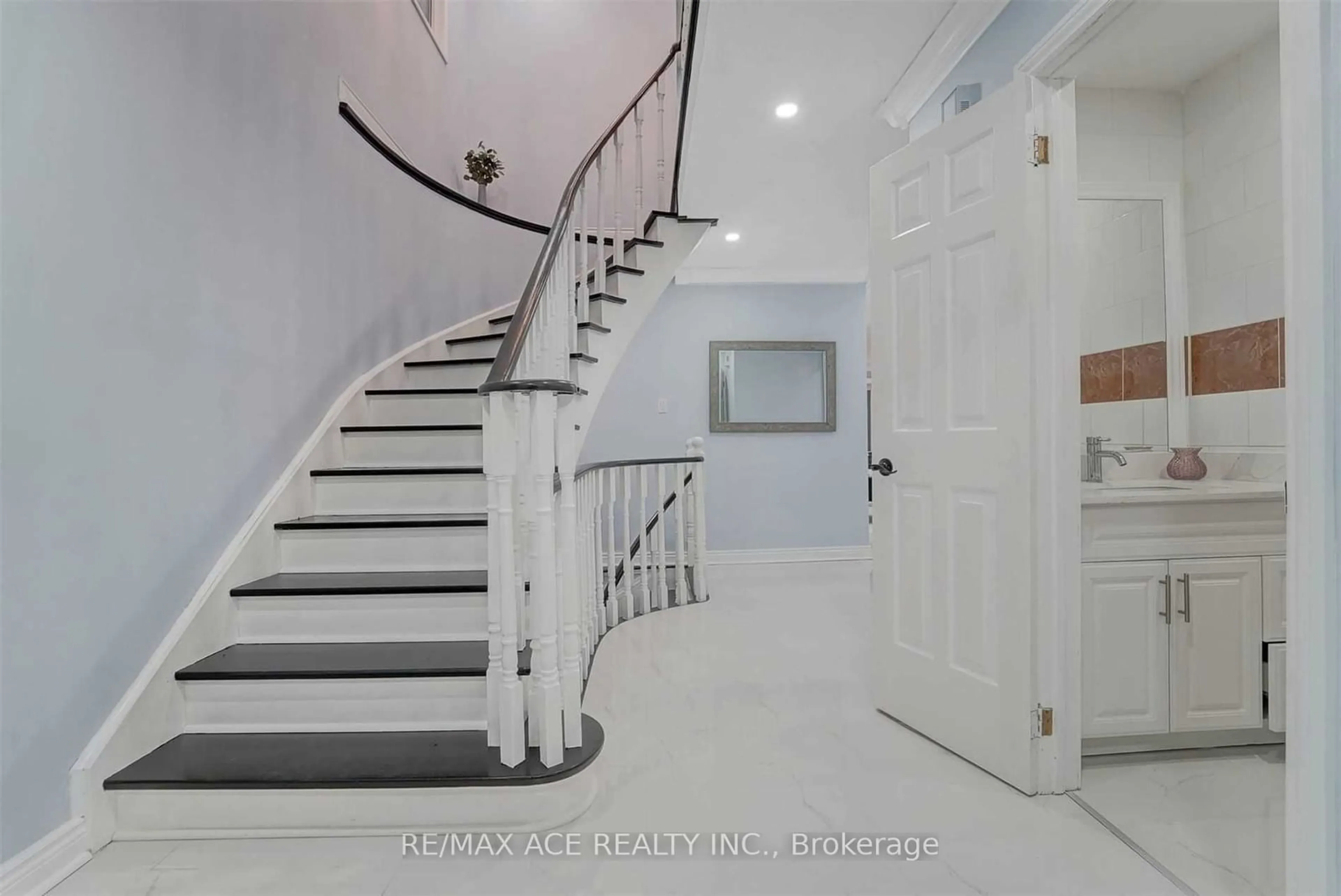 Stairs for 2034 Shay Dr, Pickering Ontario L1X 1X9