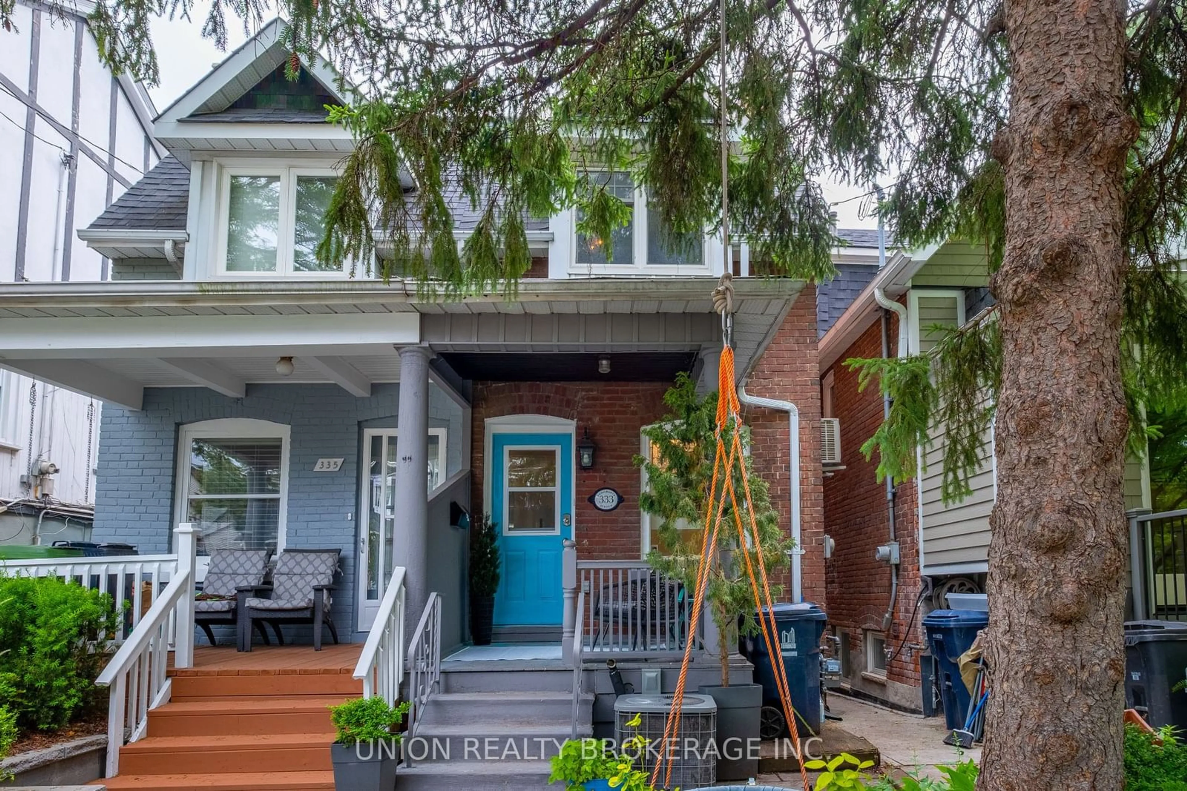 Frontside or backside of a home for 333 Kenilworth Ave, Toronto Ontario M4L 3S9