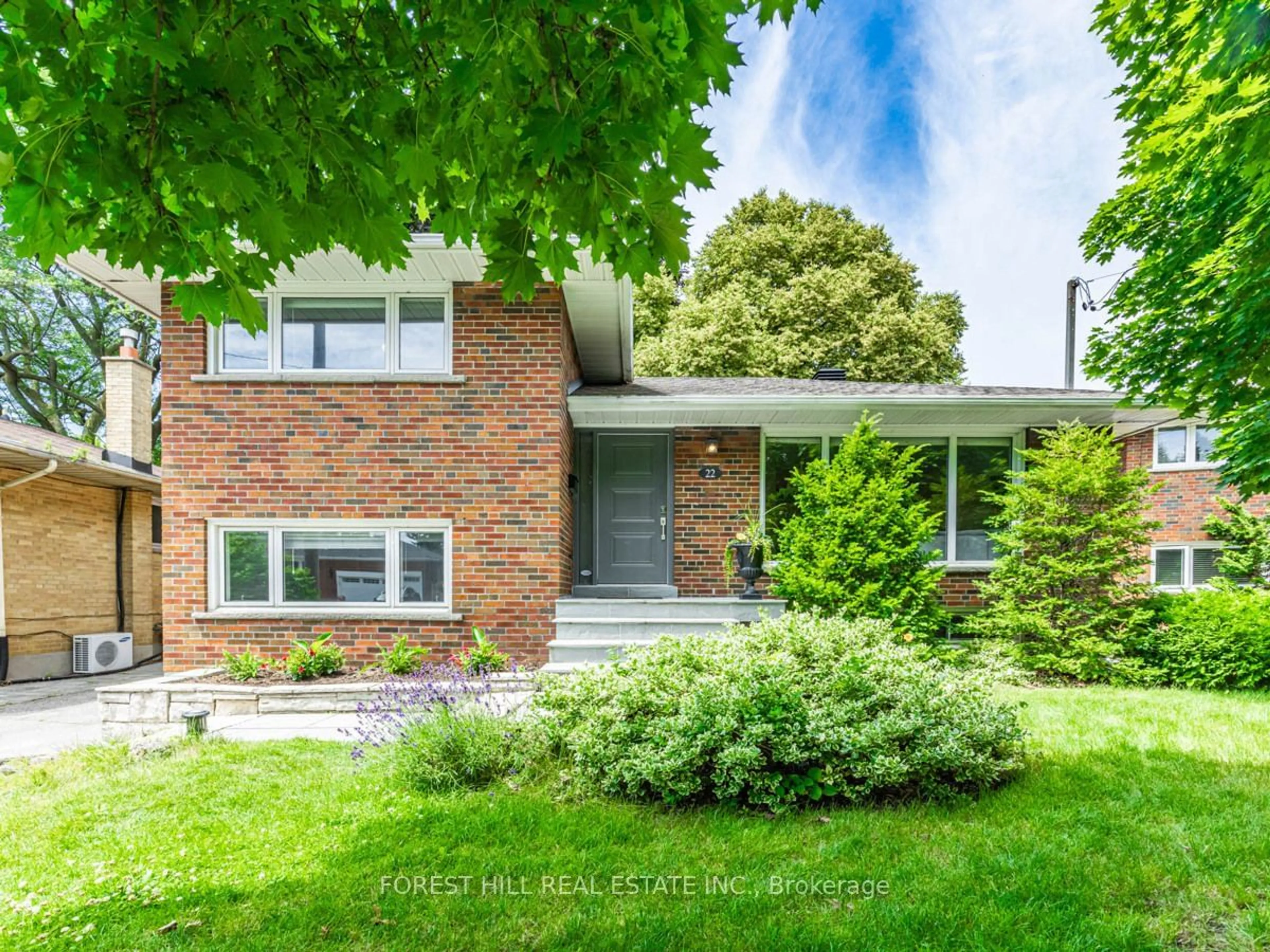 Home with brick exterior material for 22 Shrewsbury Sq, Toronto Ontario M1T 1L2