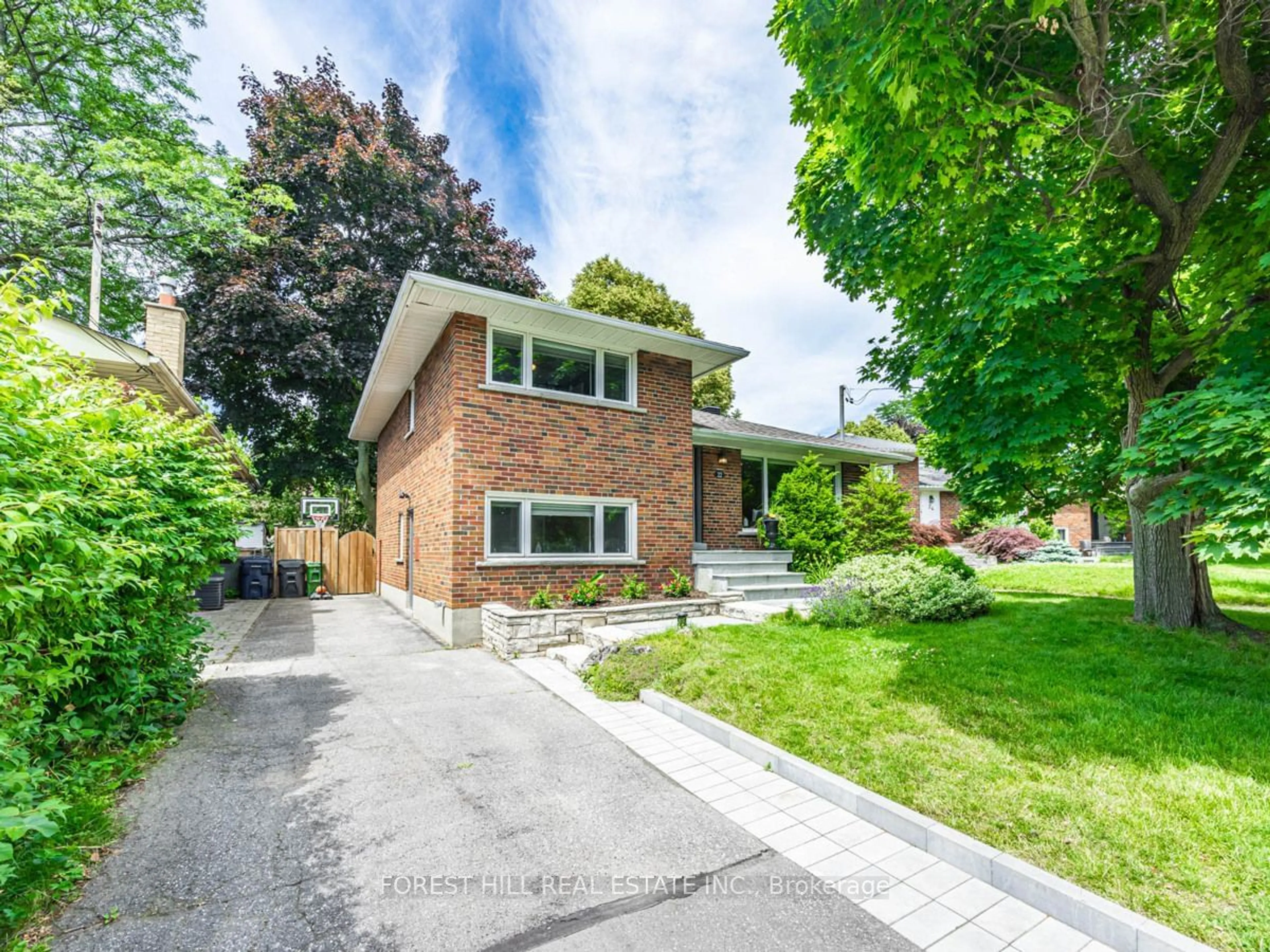 Frontside or backside of a home for 22 Shrewsbury Sq, Toronto Ontario M1T 1L2