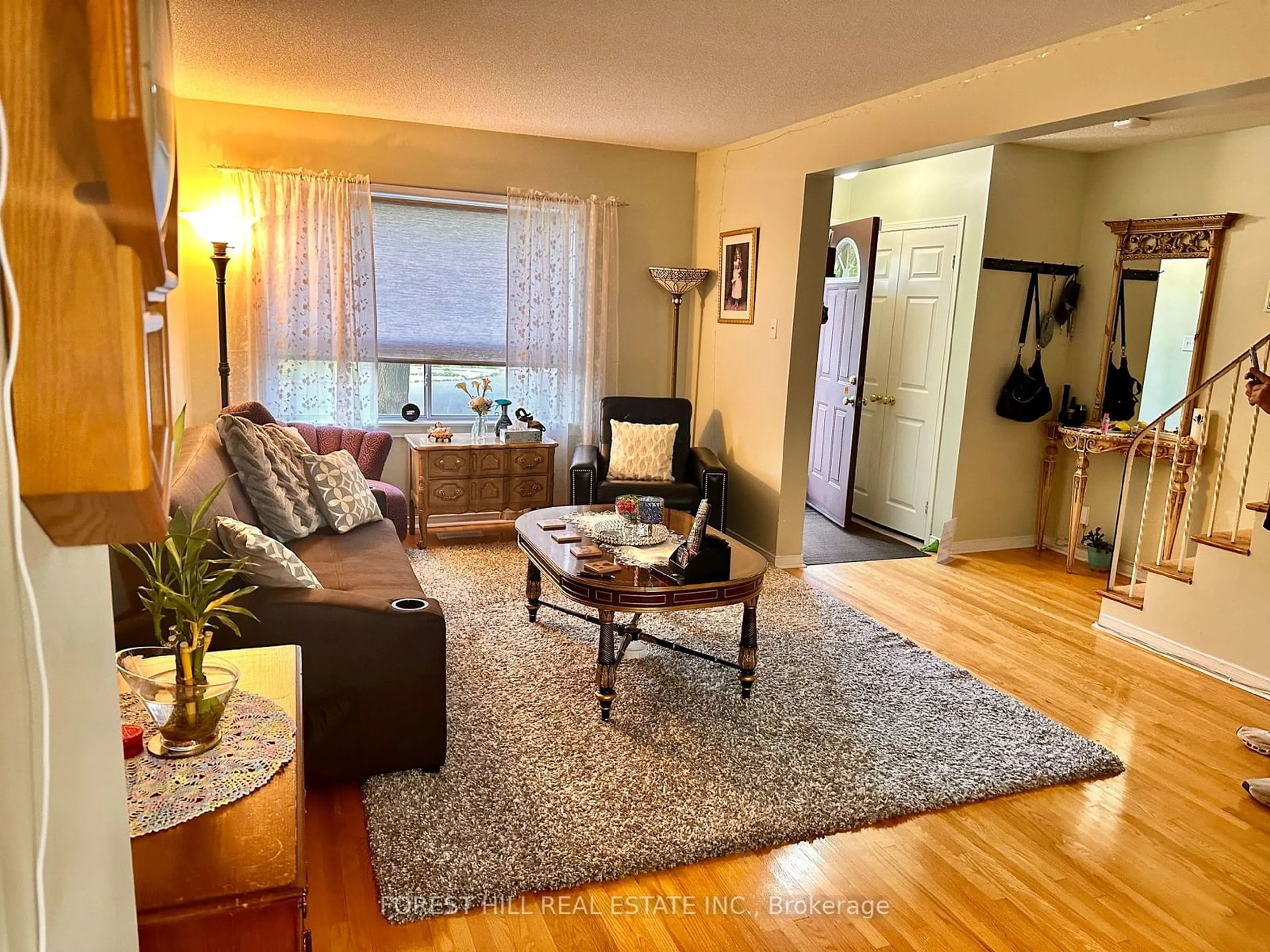 Living room for 22 Birkdale Rd, Toronto Ontario M1P 3R4